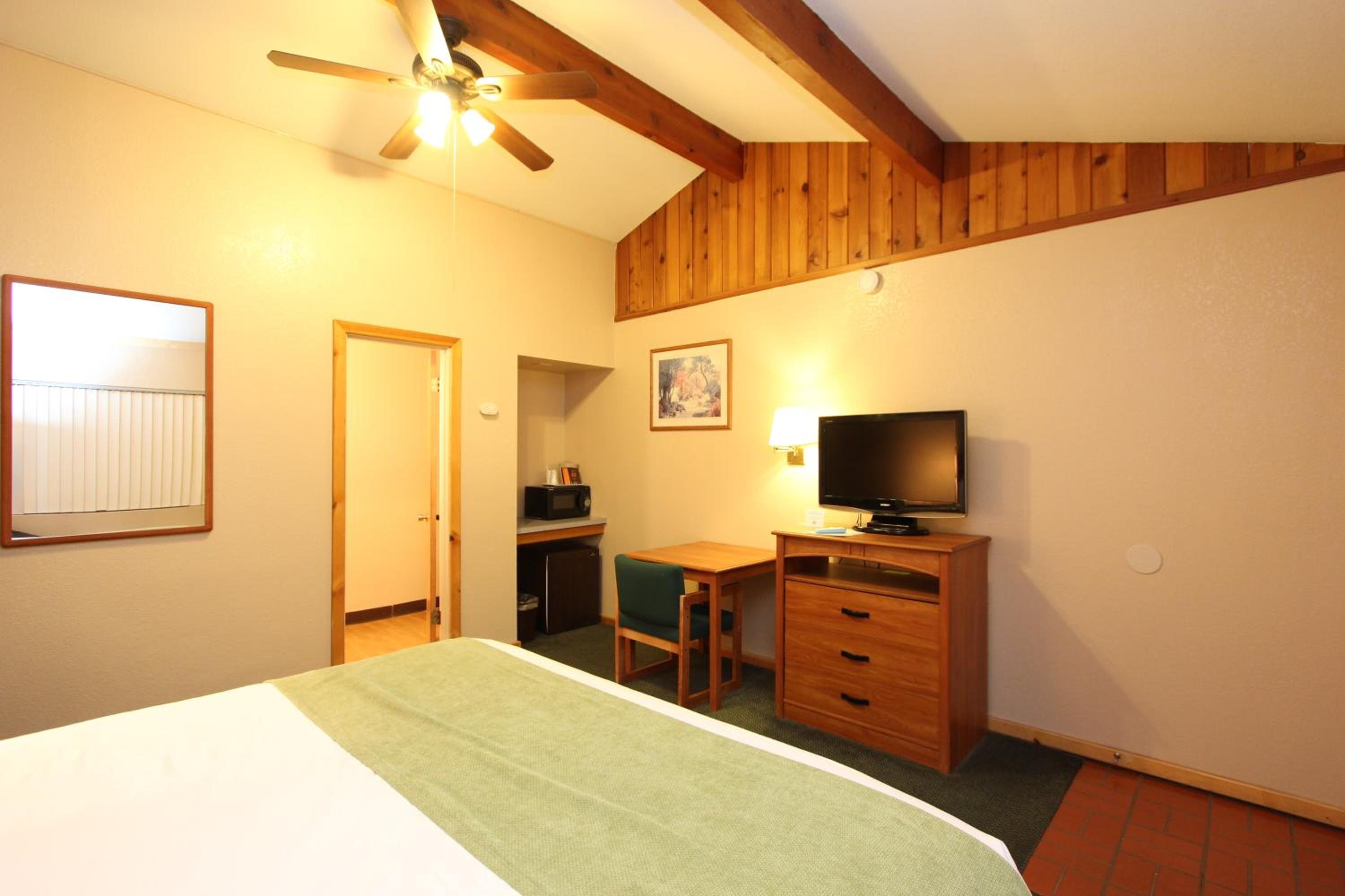 Queen Room photo 3