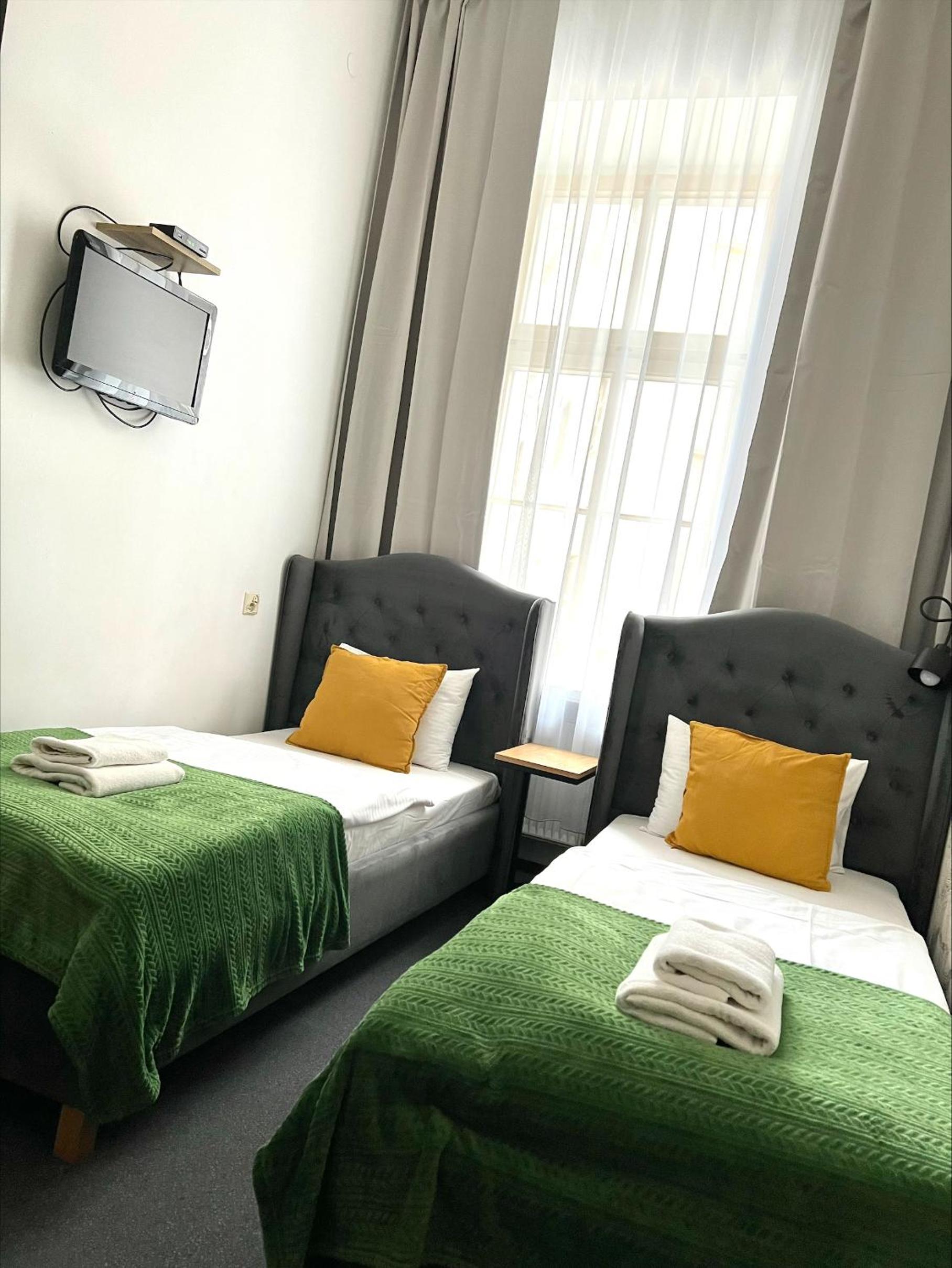 Small Twin Room photo 2