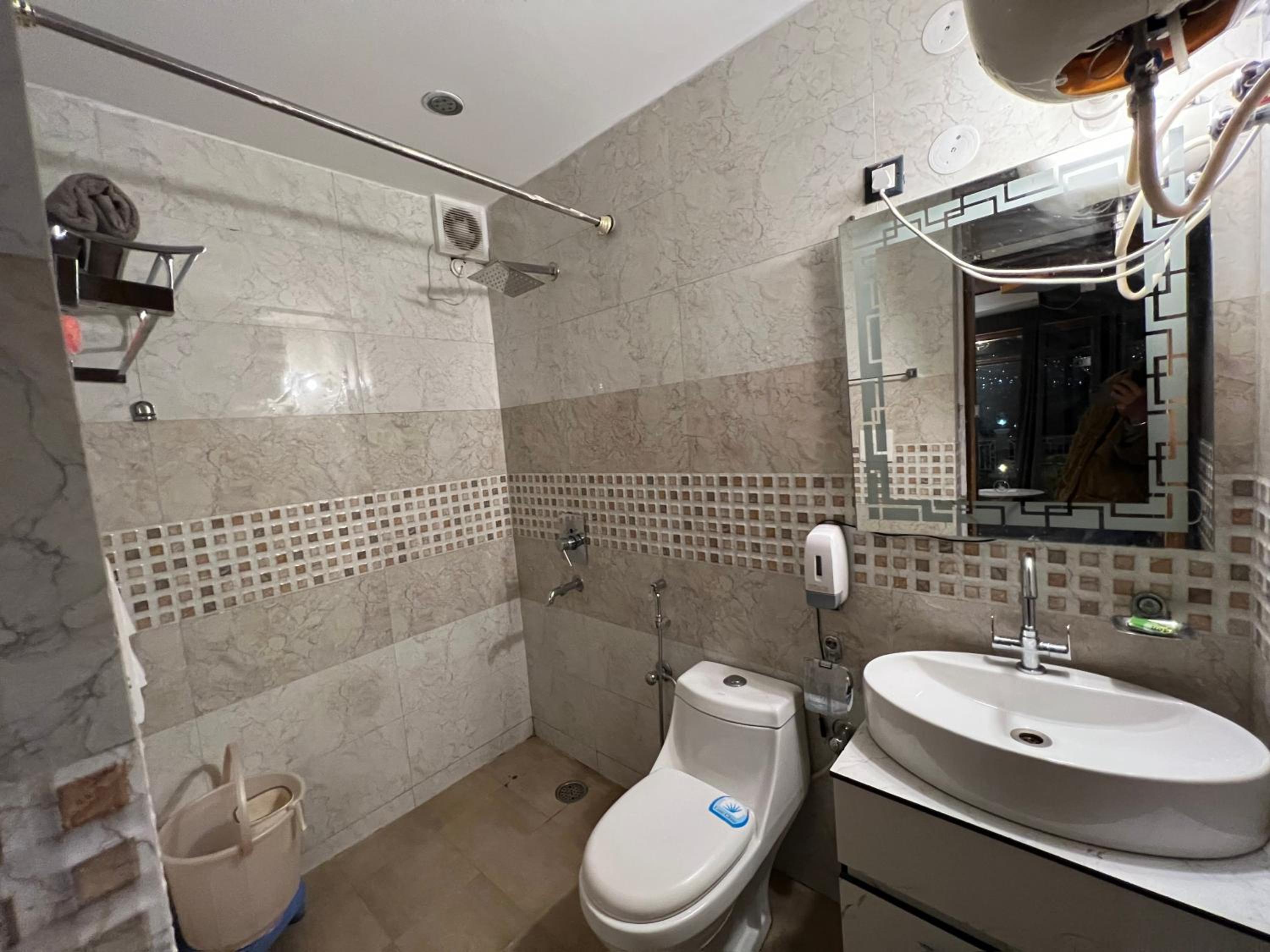 Deluxe King Room - Photo 4