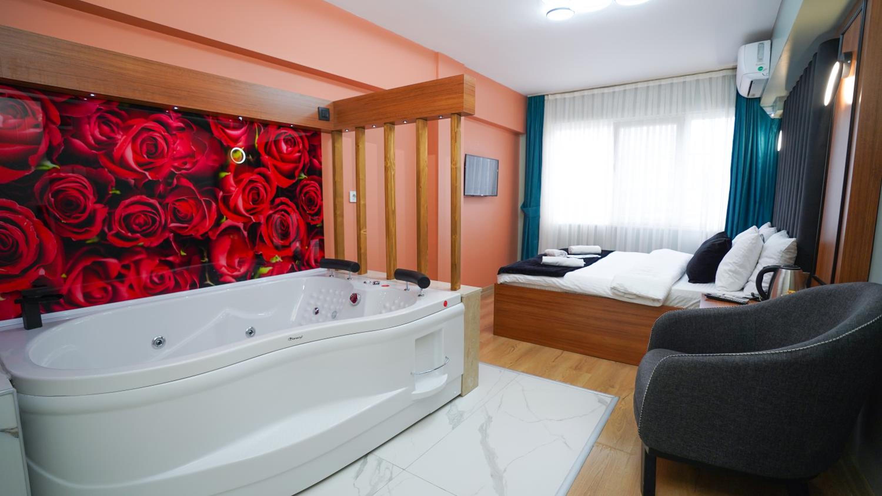 Suite with Spa Bath photo 3