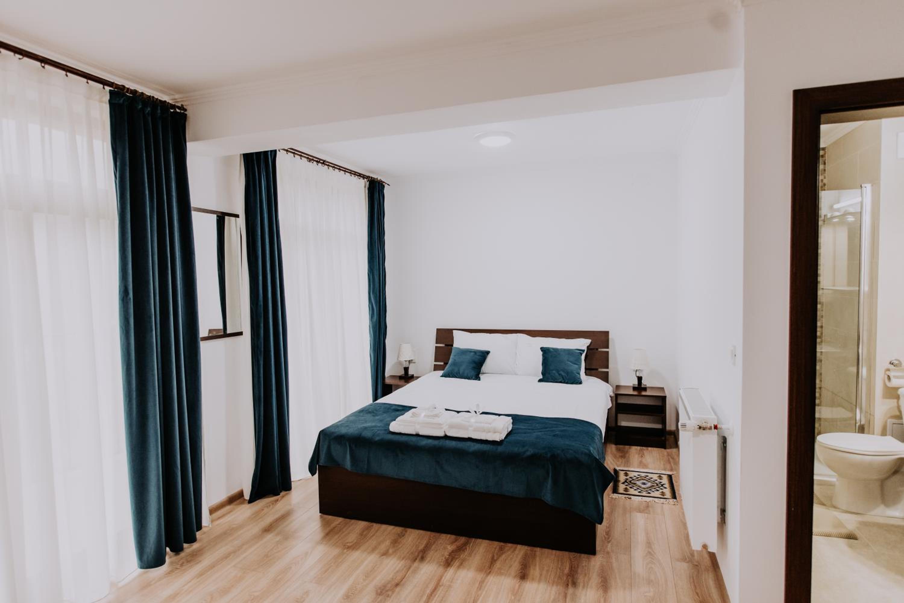 Quadruple Room with Private Bathroom photo 1