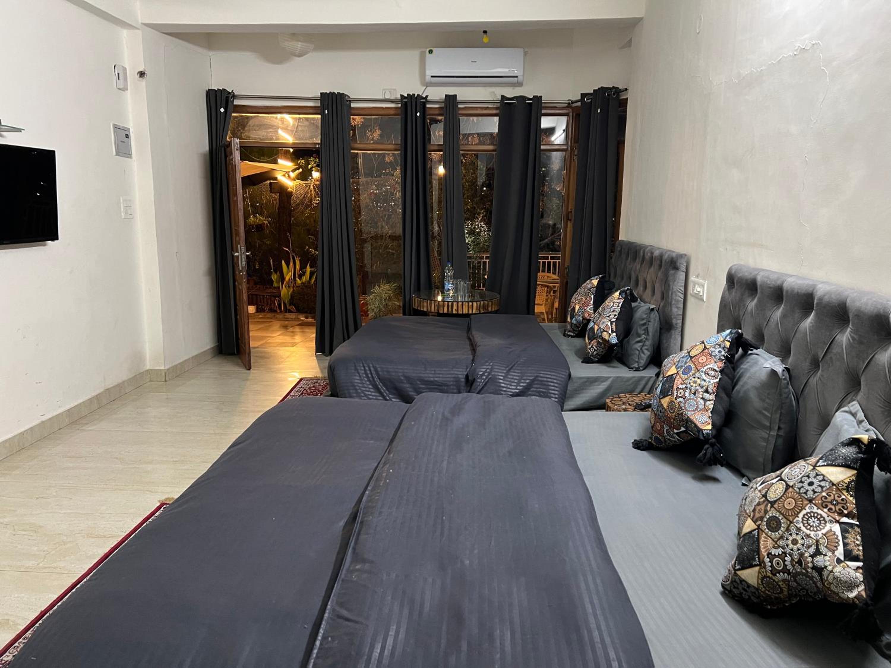 Deluxe Quadruple Room - Photo 8
