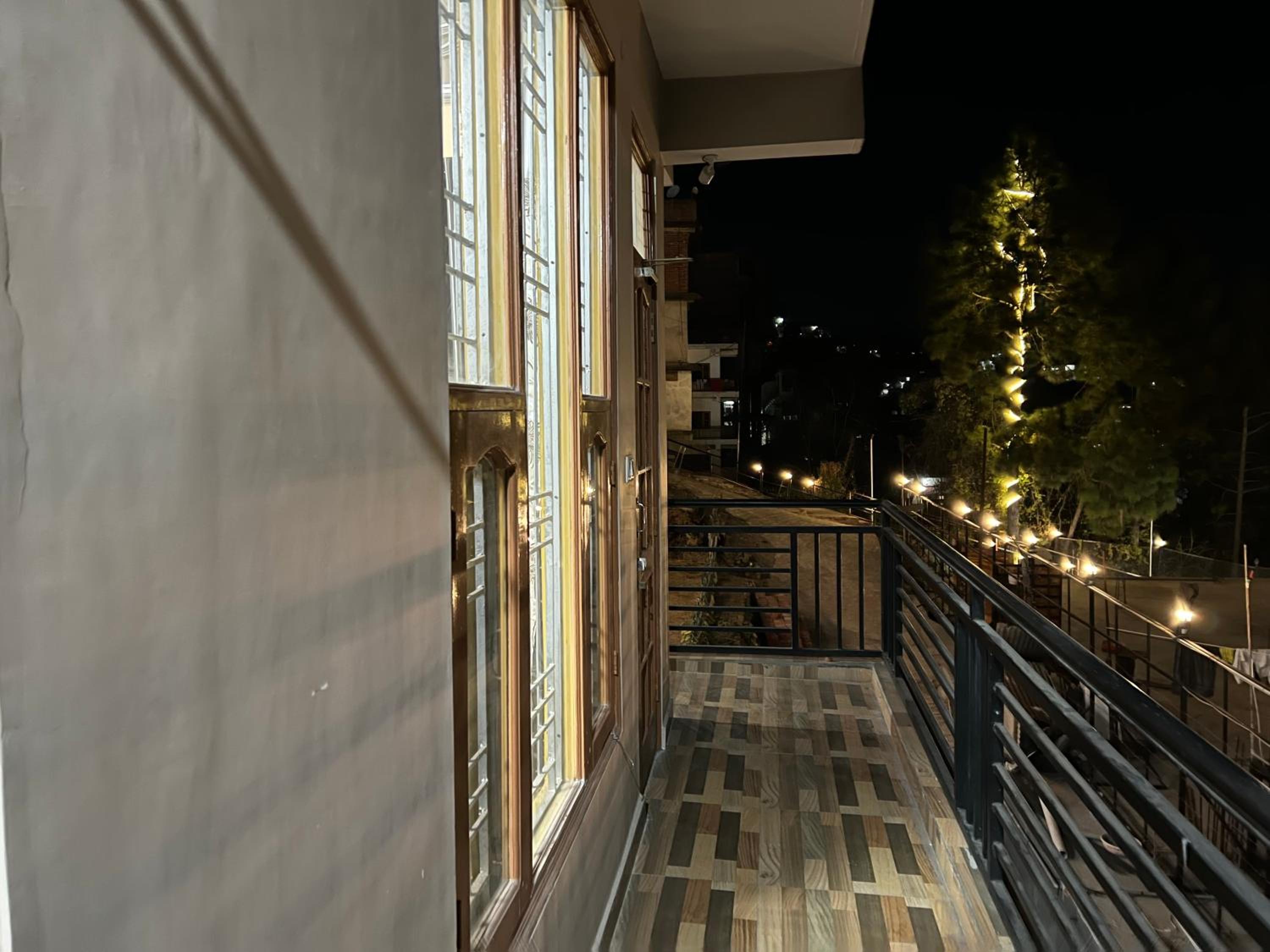 Apartment with Mountain View - Photo 5