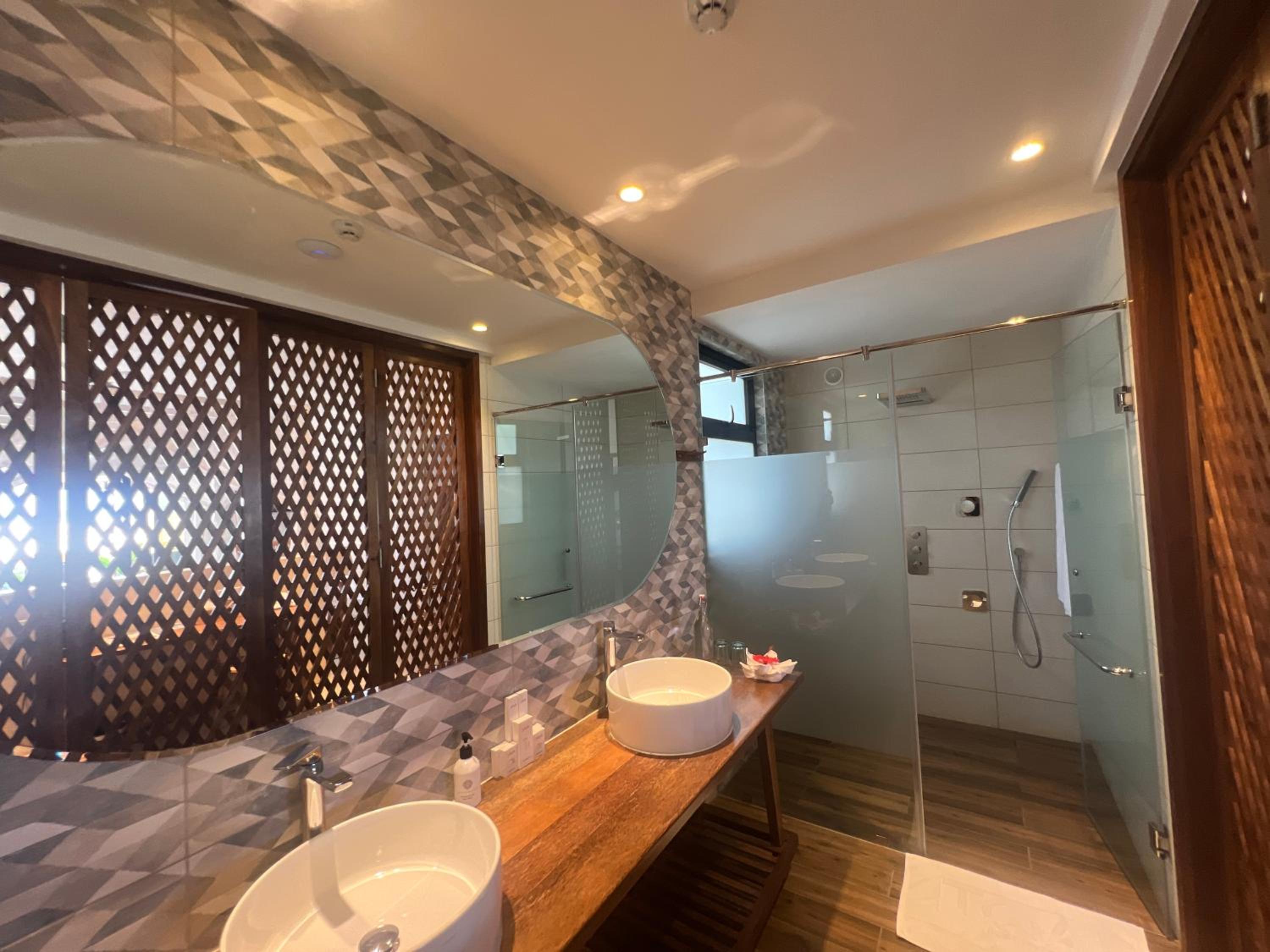 Honeymoon Suite with Private Pool - Photo 6