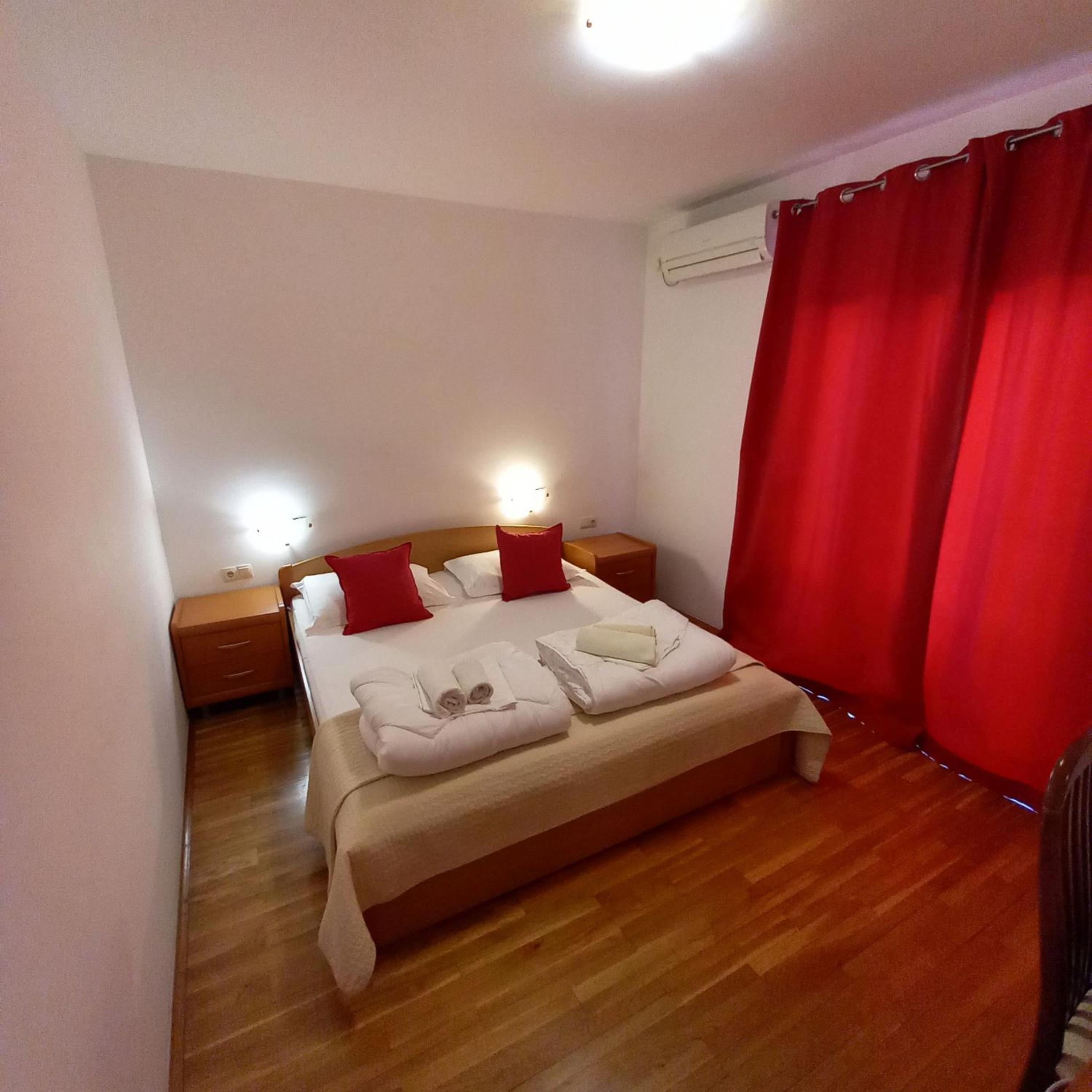 One-Bedroom Apartment with Terrace photo 1