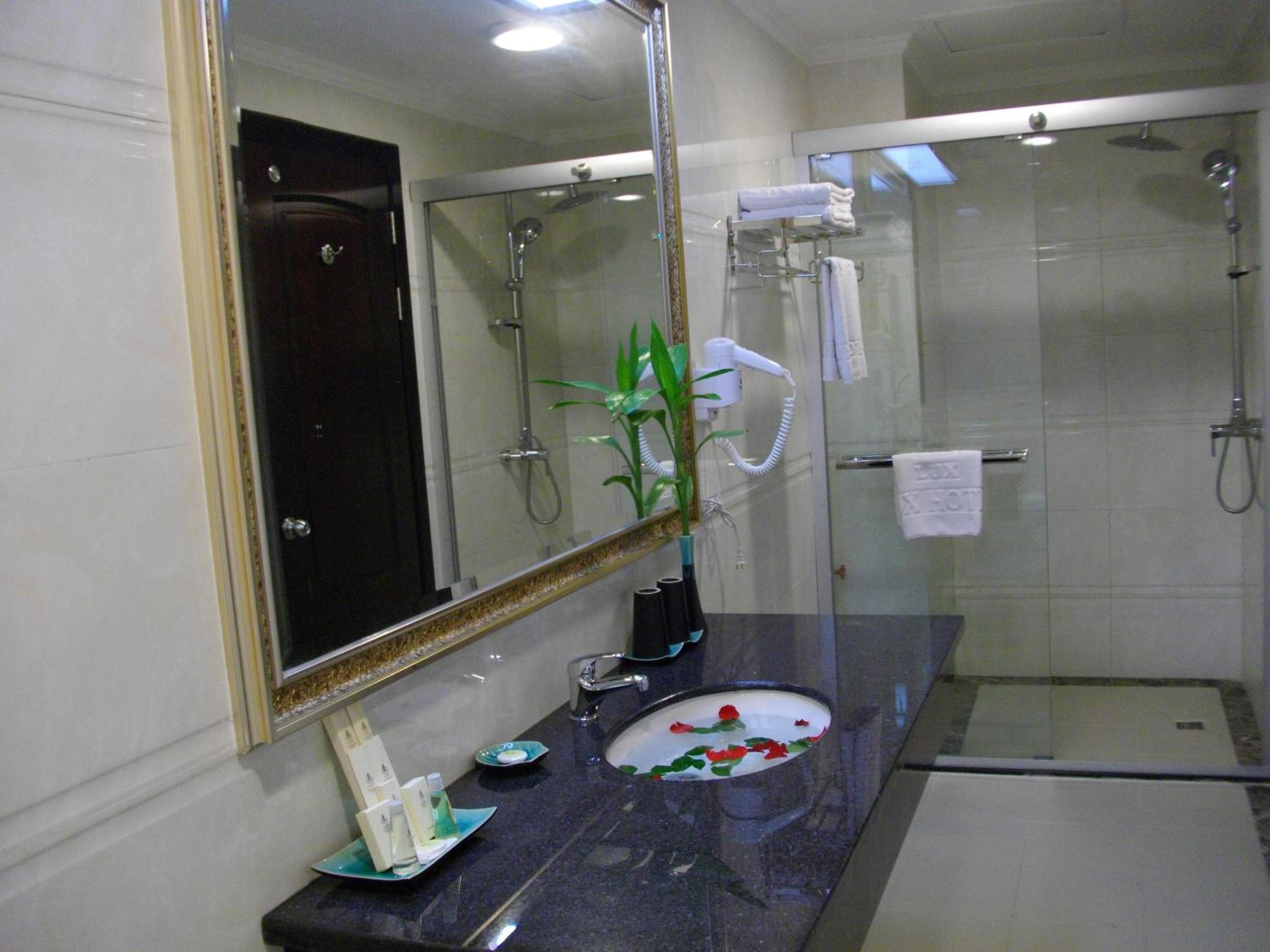 Deluxe Double Room with Balcony and River View photo 2