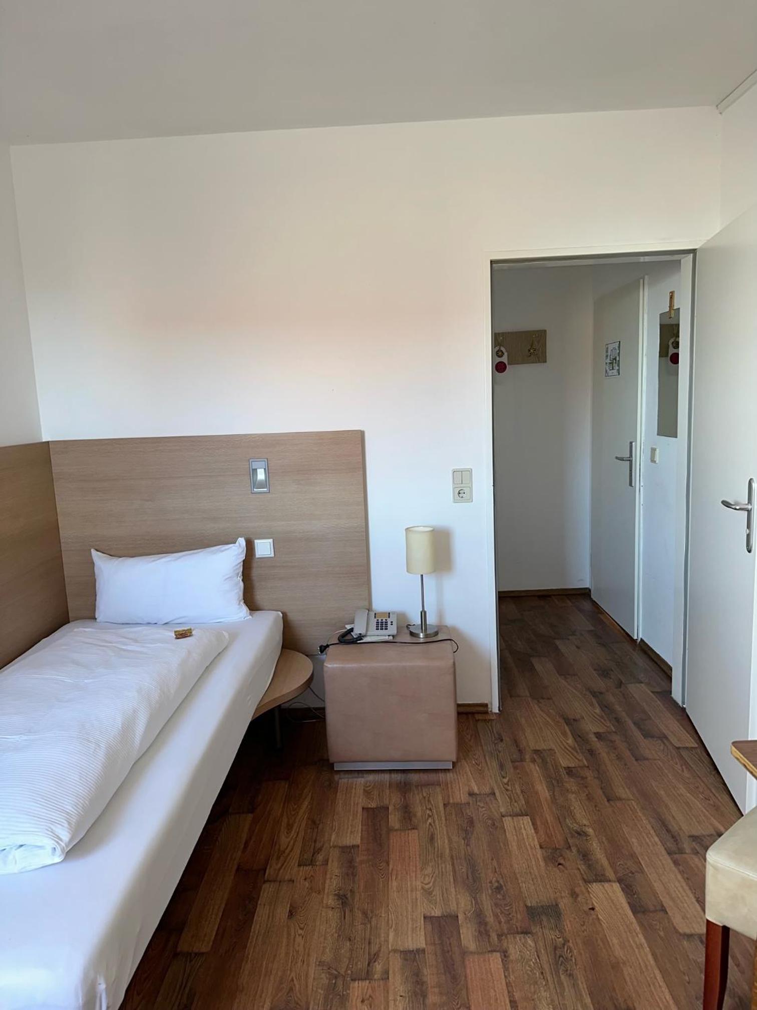 Single Room photo 2