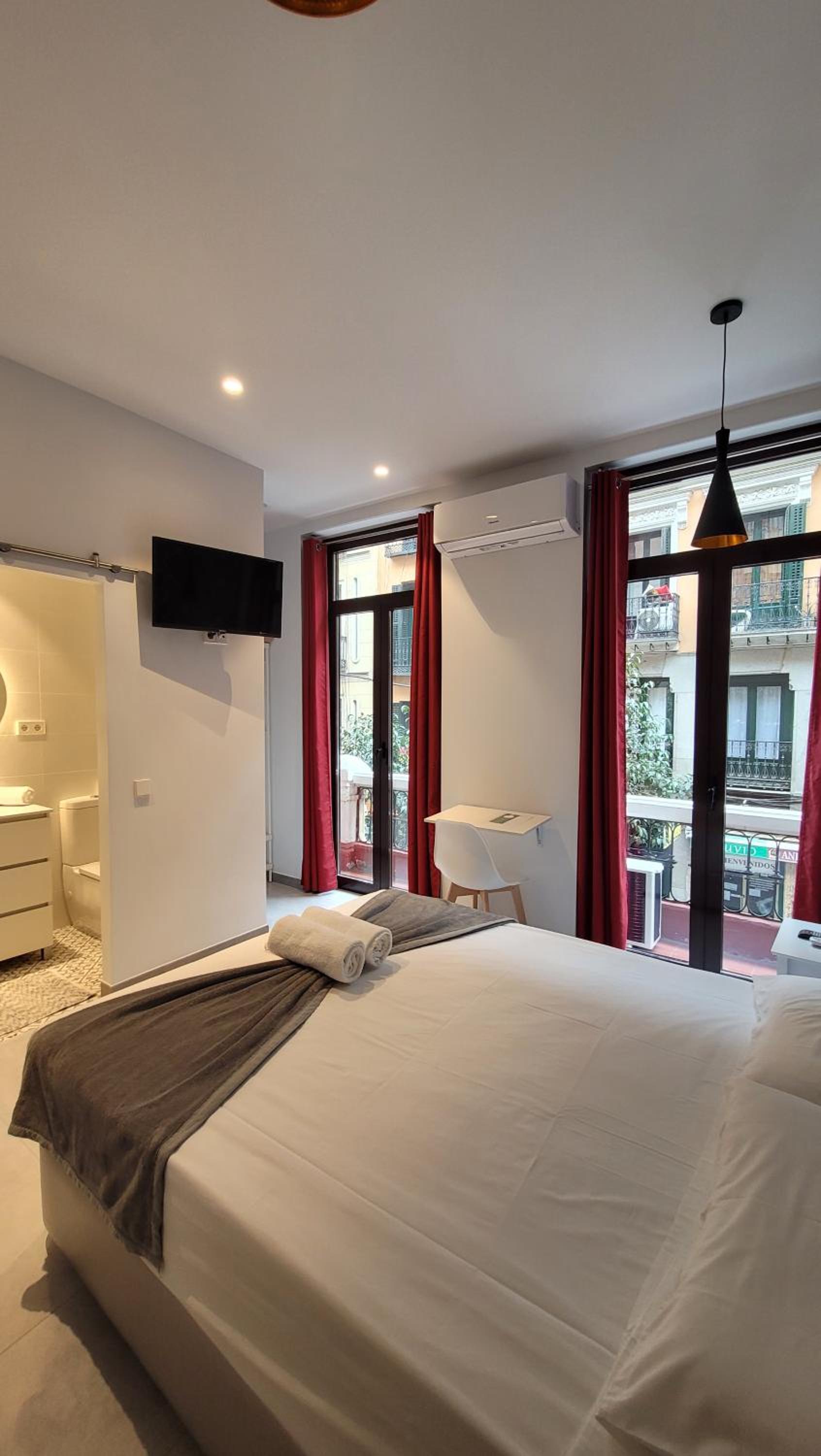 Habitación Doble Superior con Baño Privado y Balcón
