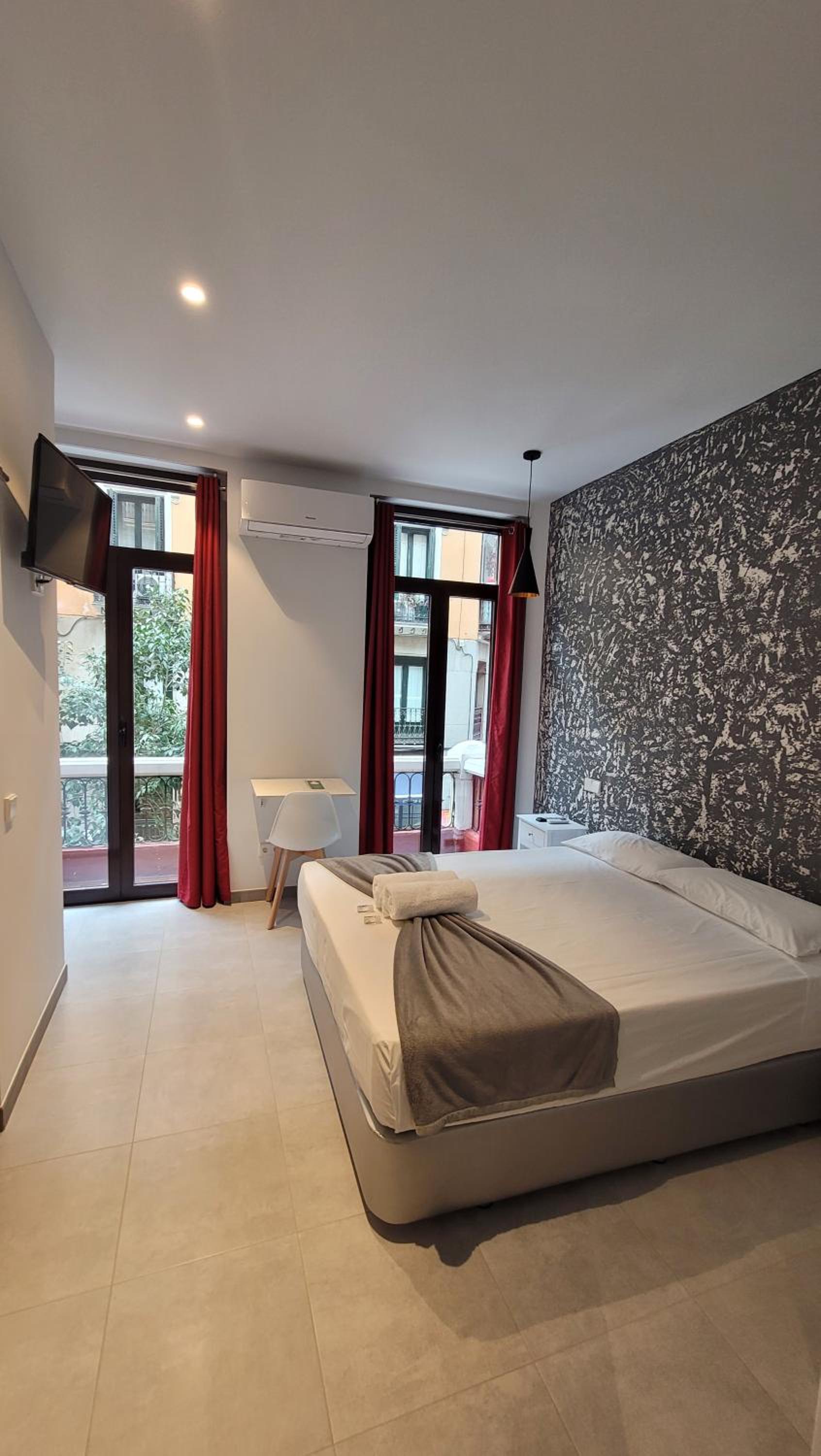 Superior Double Room with Private Bathroom and Balcony photo 2