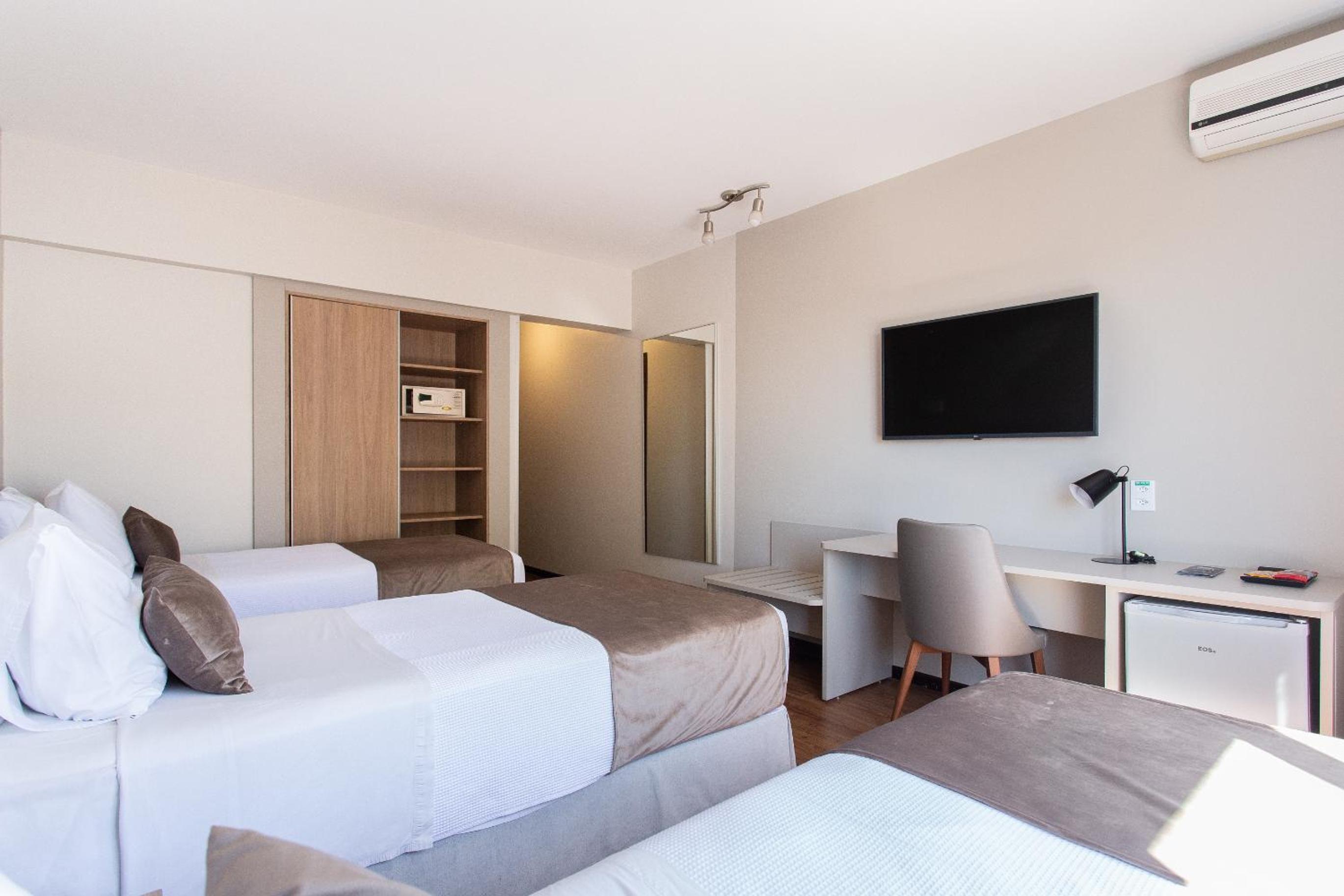 Superior Triple Room with 3 Single Beds - Photo 4