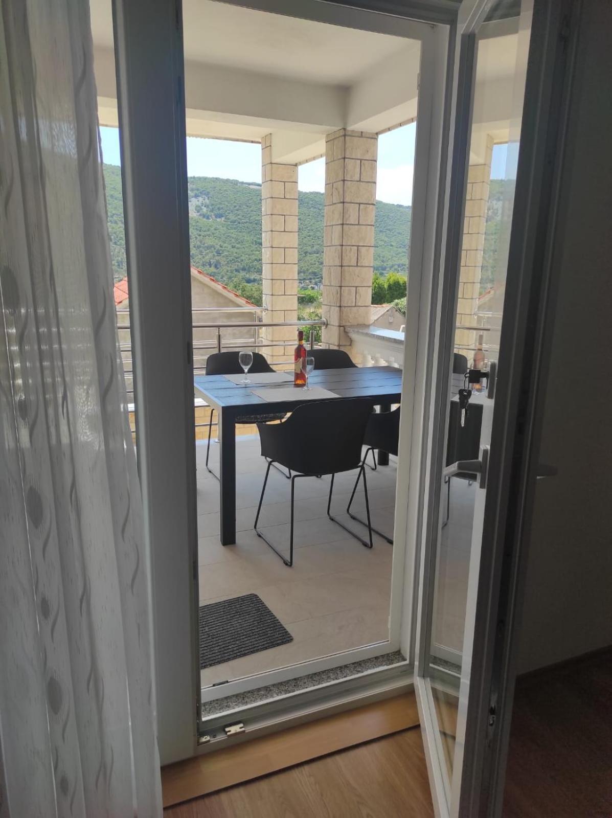 Apartment with Balcony photo 3