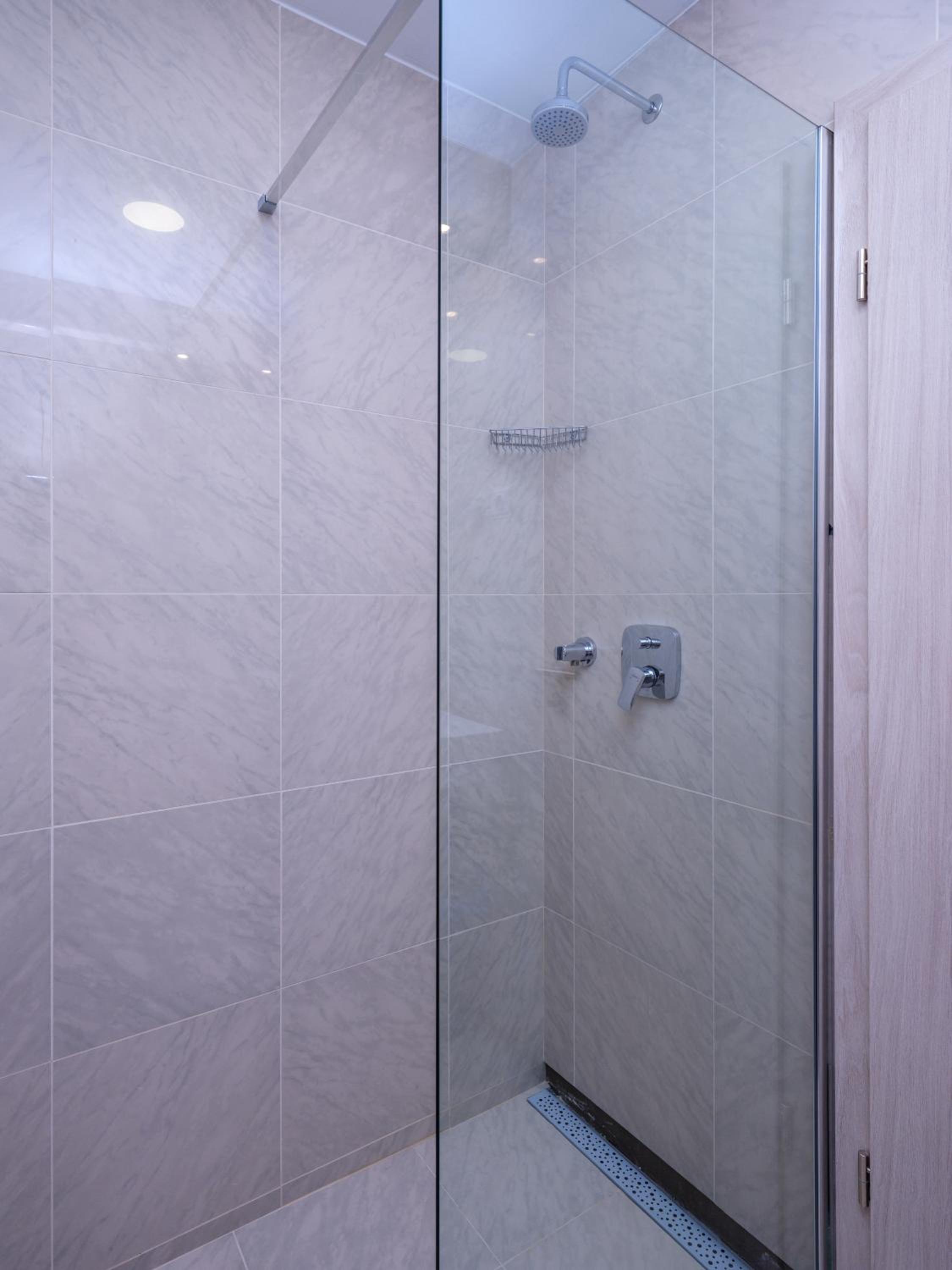 Twin Room thumbnail 6