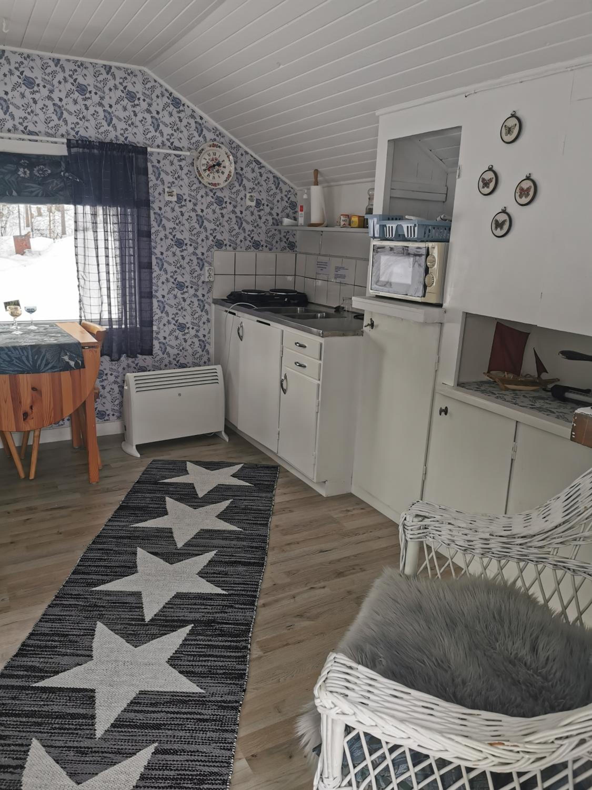 Budget Single Room With Shared Bathroom photo 1