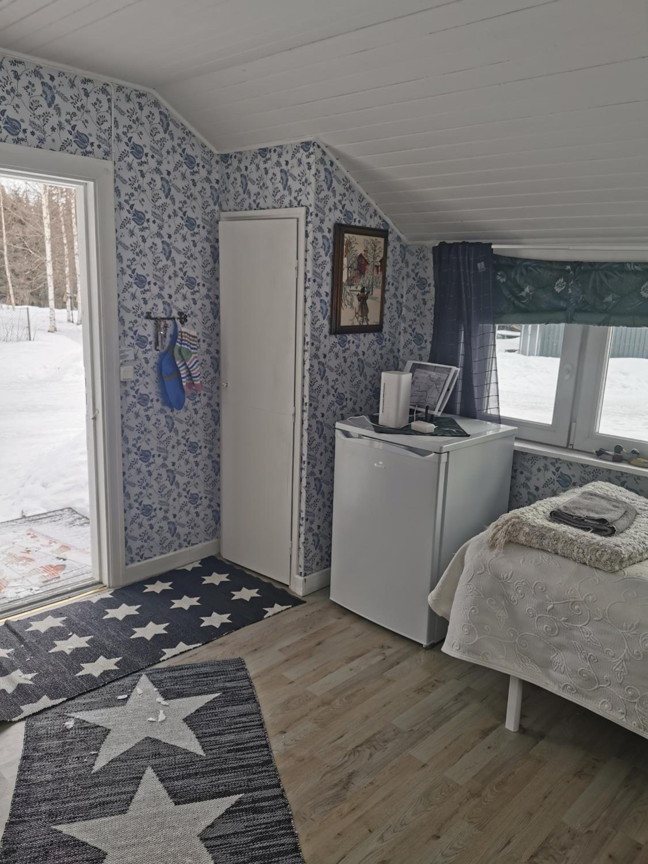 Budget Single Room With Shared Bathroom photo 2
