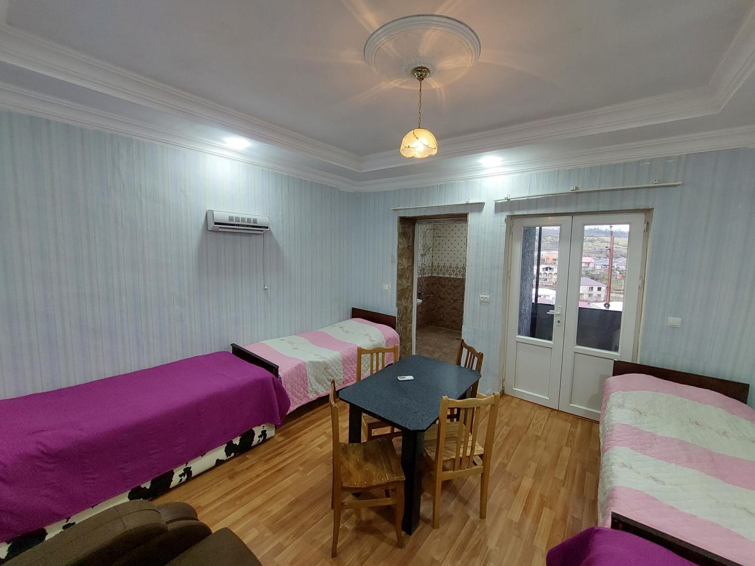 Quadruple Room with Mountain View photo 3