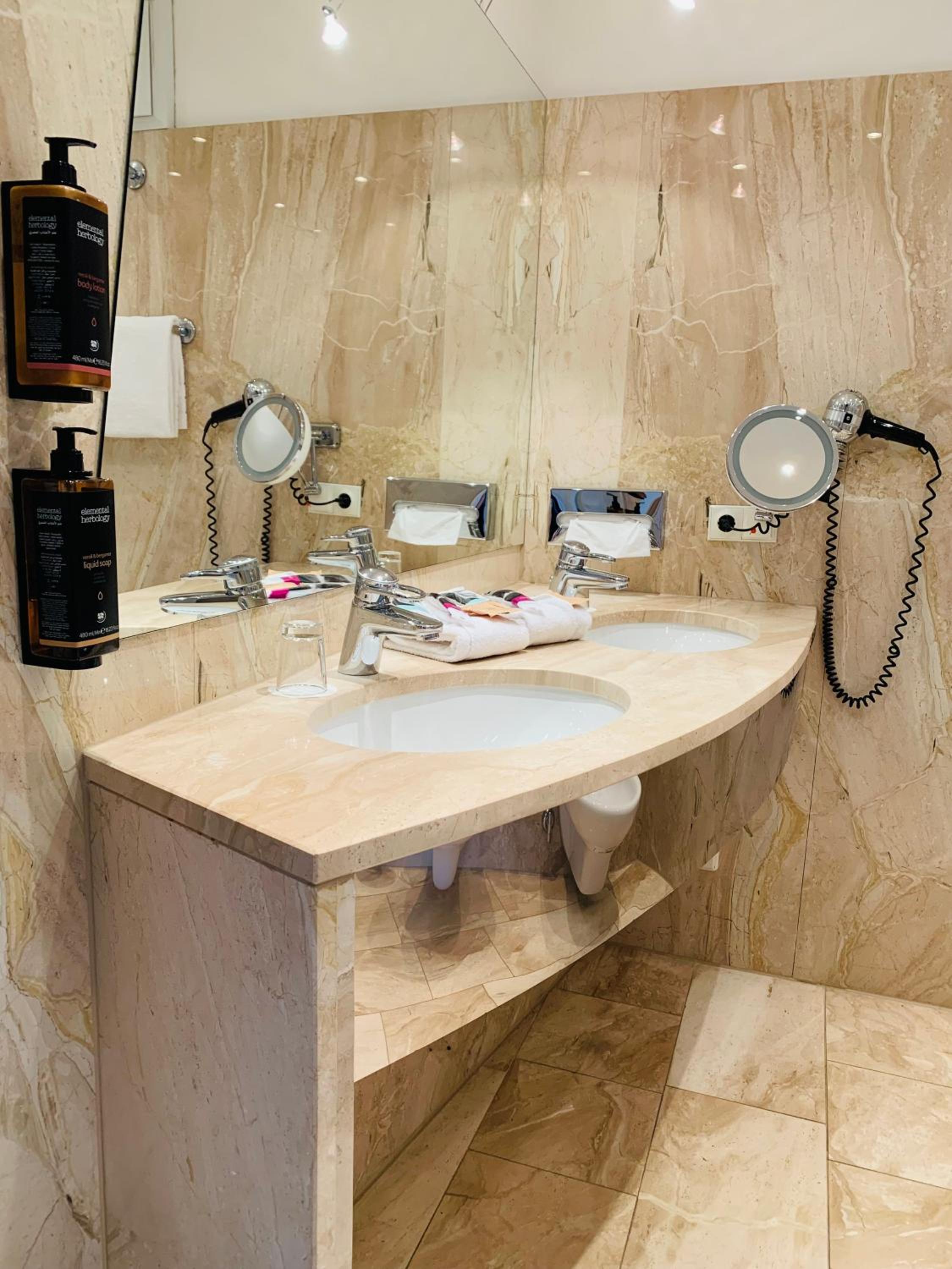 Giant Suite - Photo 5
