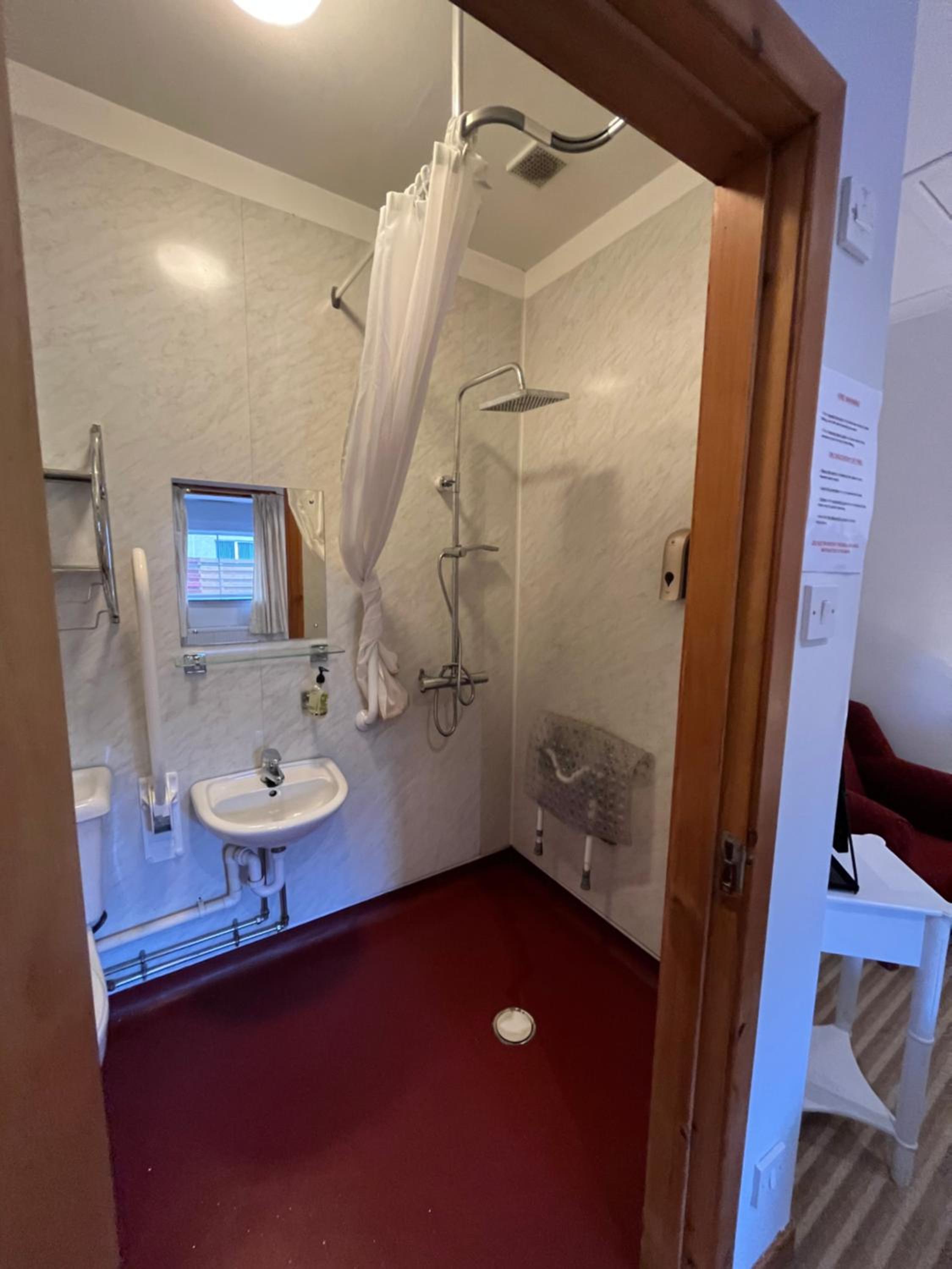 Ground Floor with Wet Room - Photo 9