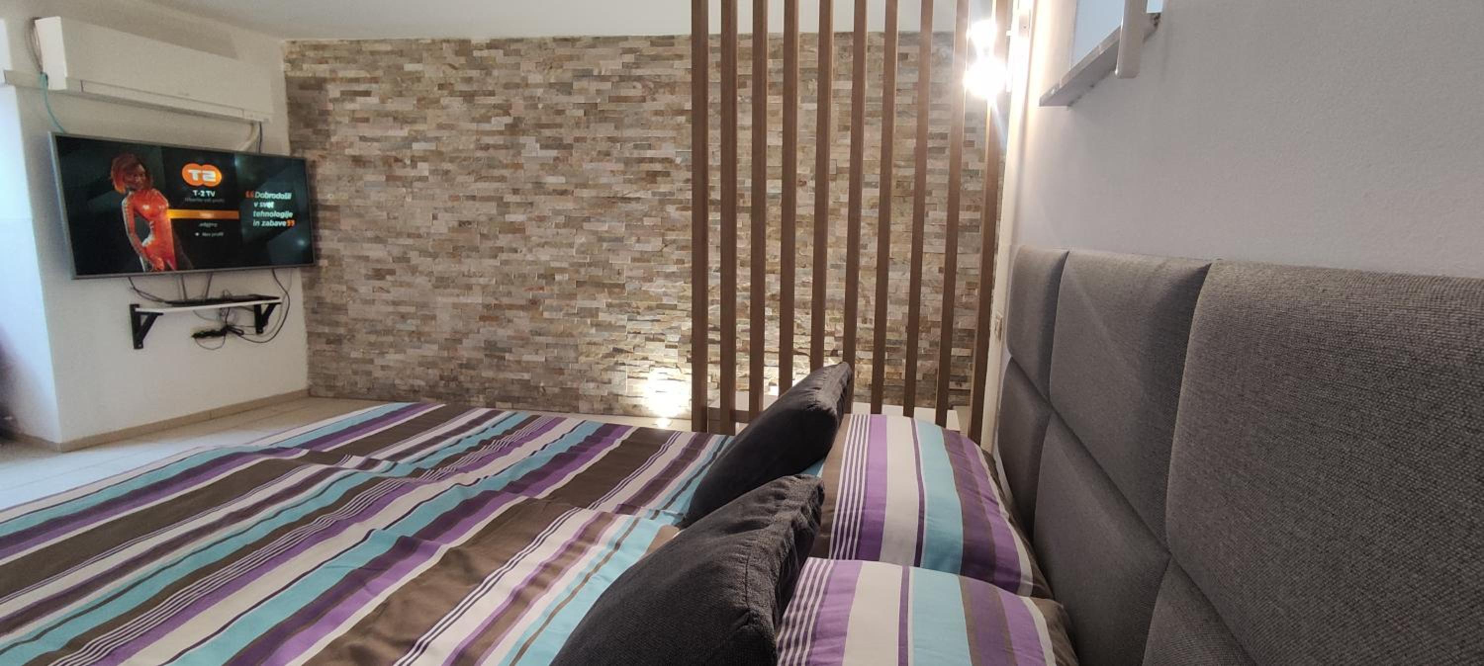 One-Bedroom Apartment photo 1