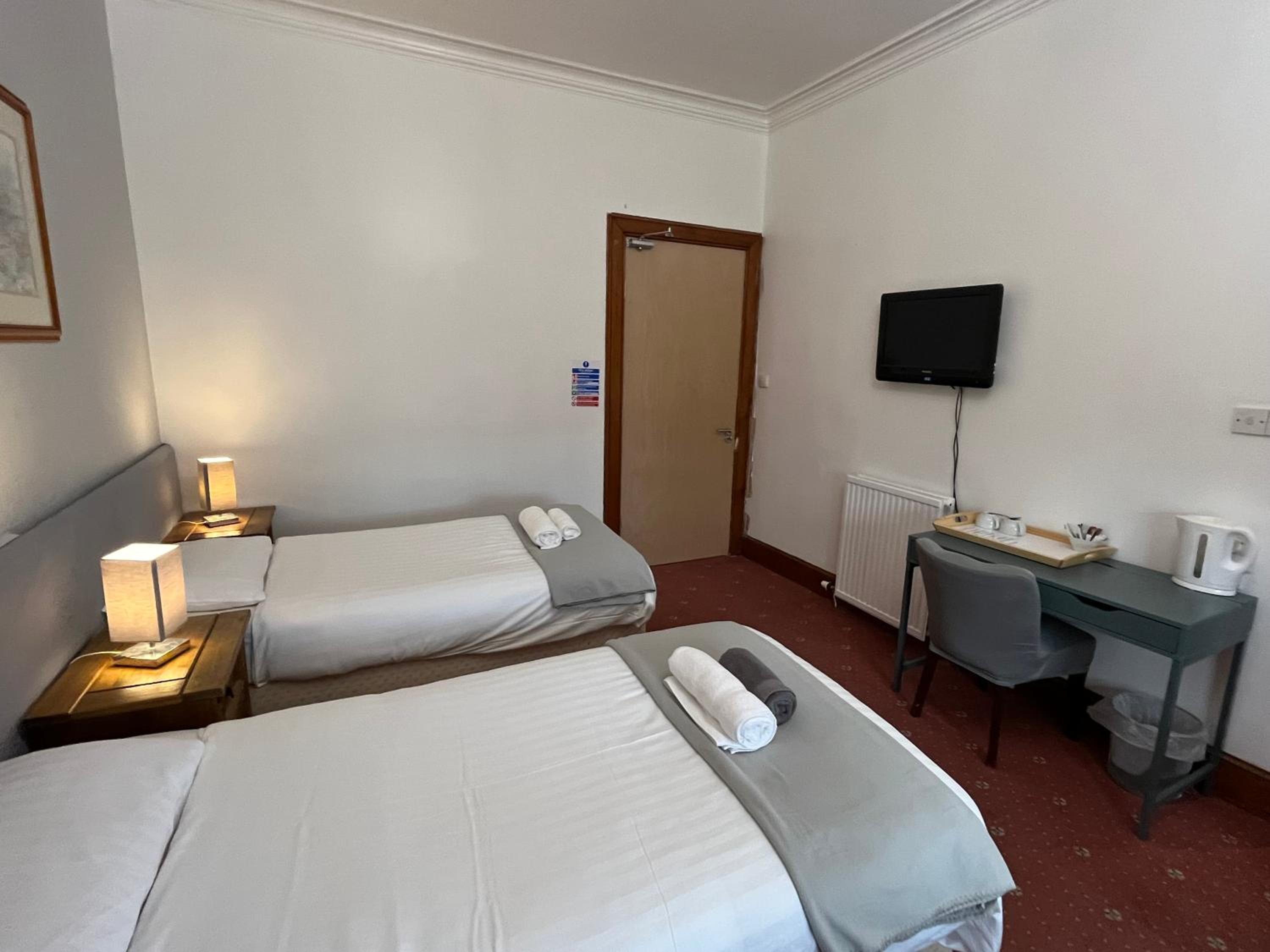 Standard Twin Room with Garden View - Photo 11