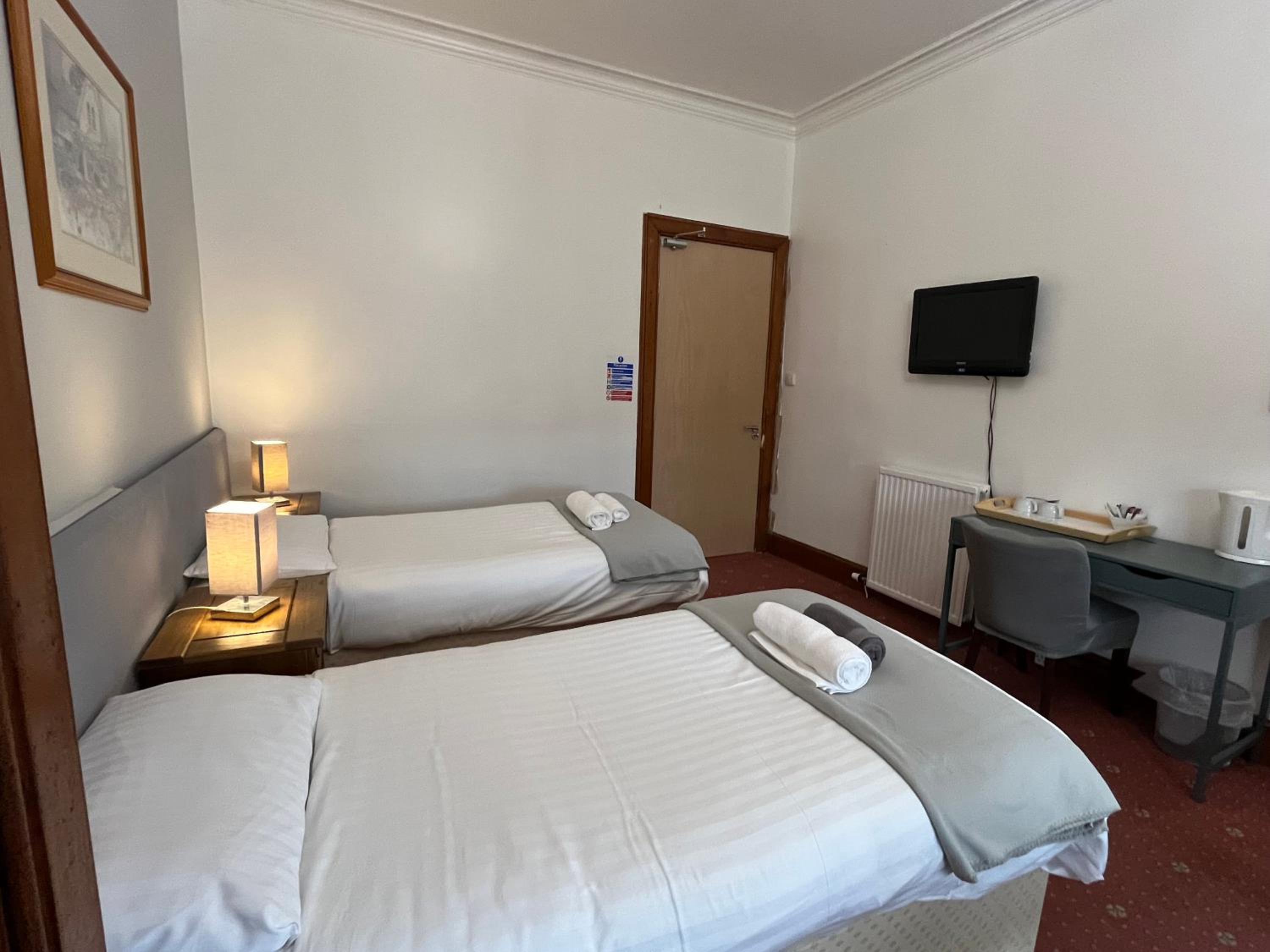 Standard Twin Room with Garden View - Photo 3