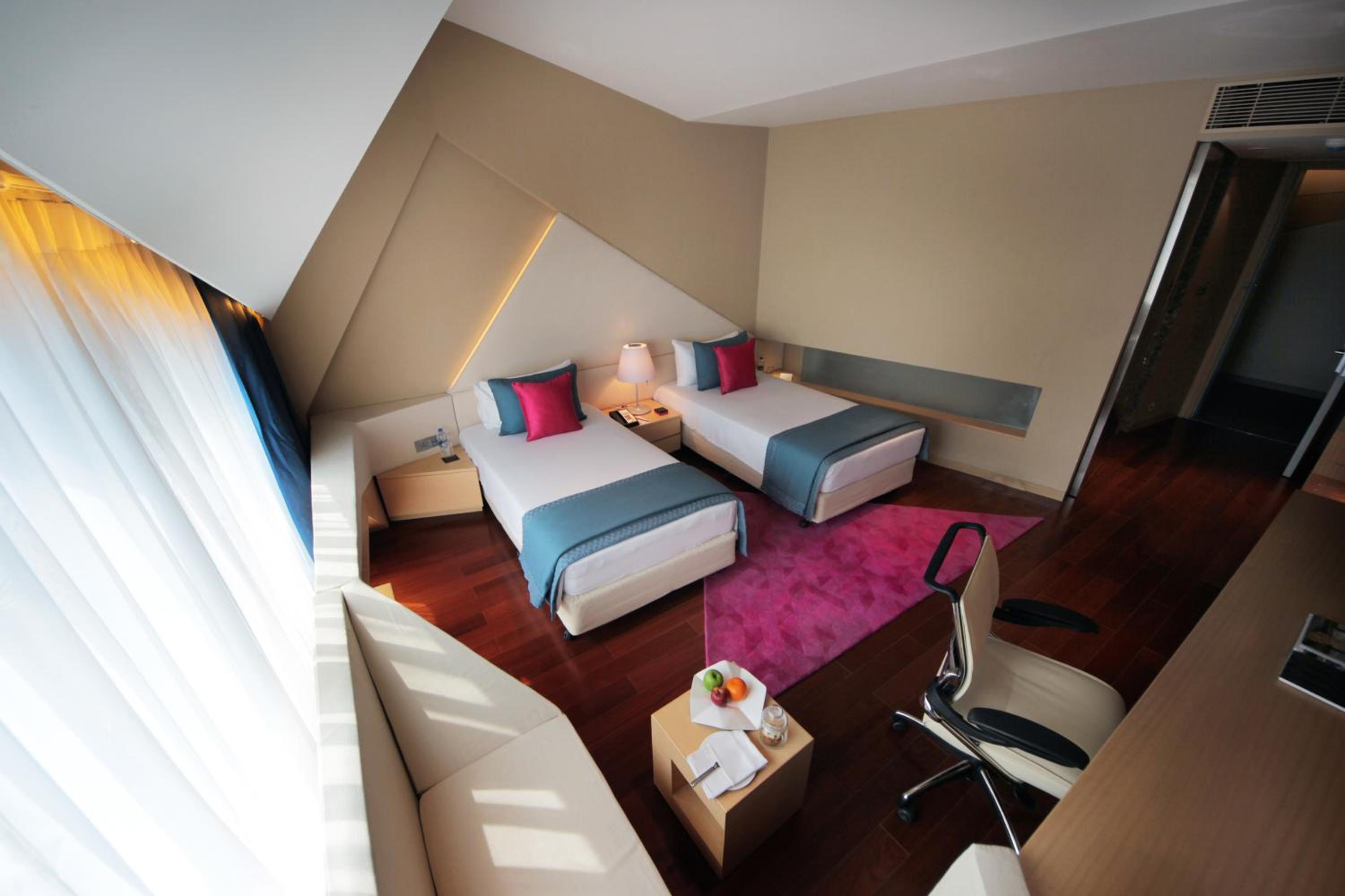 Deluxe Room City View Twin Bed