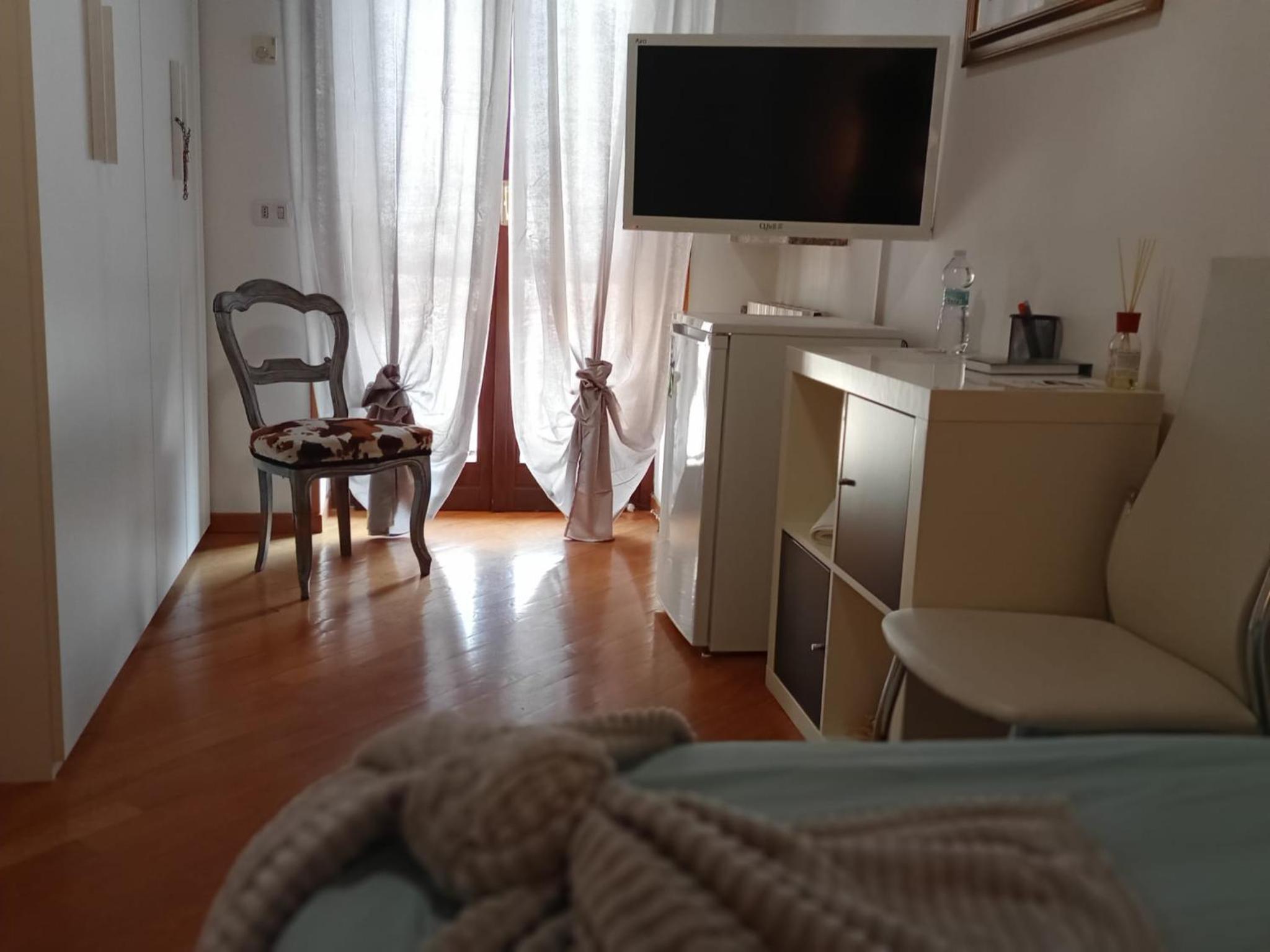 Deluxe Single Room with Balcony photo 2