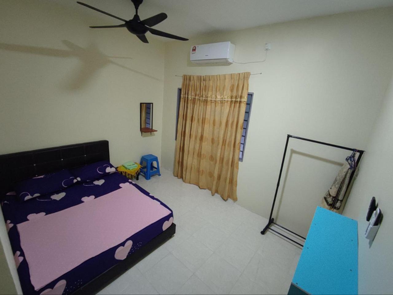Three-Bedroom House photo 3