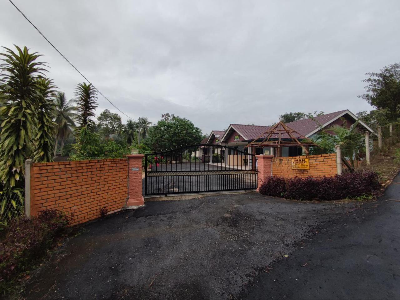 Three-Bedroom House photo 1