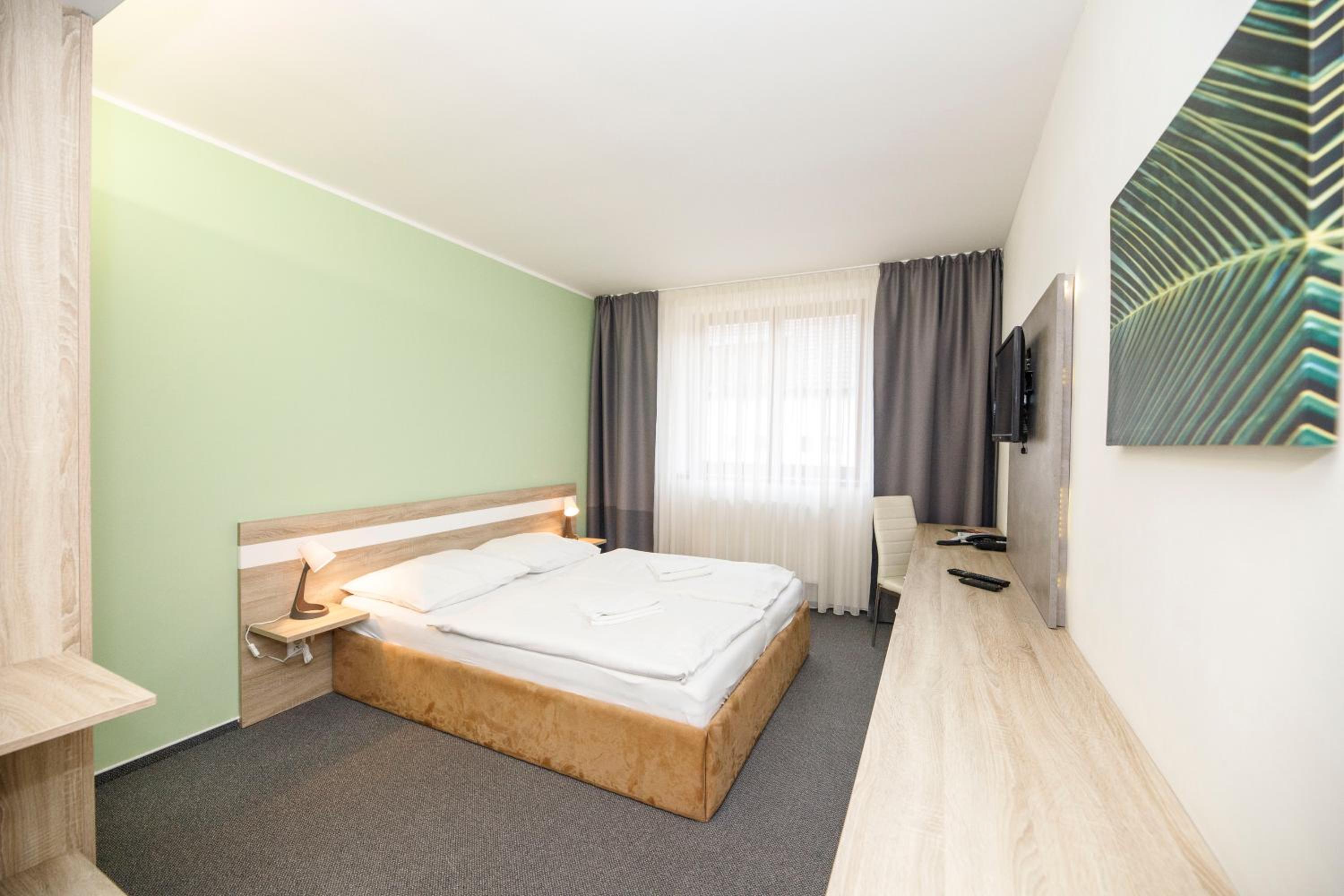 Double Room - Photo 7