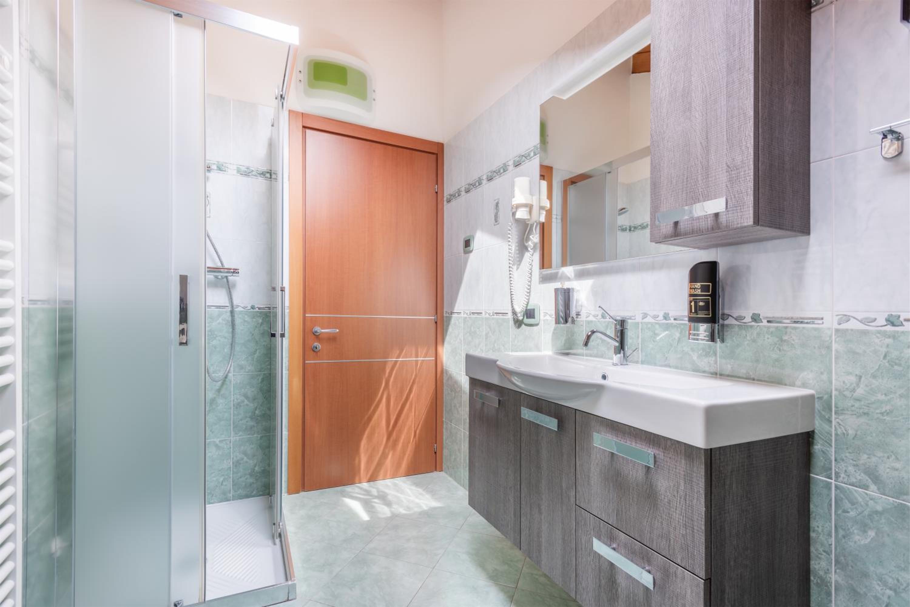 One-Bedroom Apartment (3 Adults) photo 2