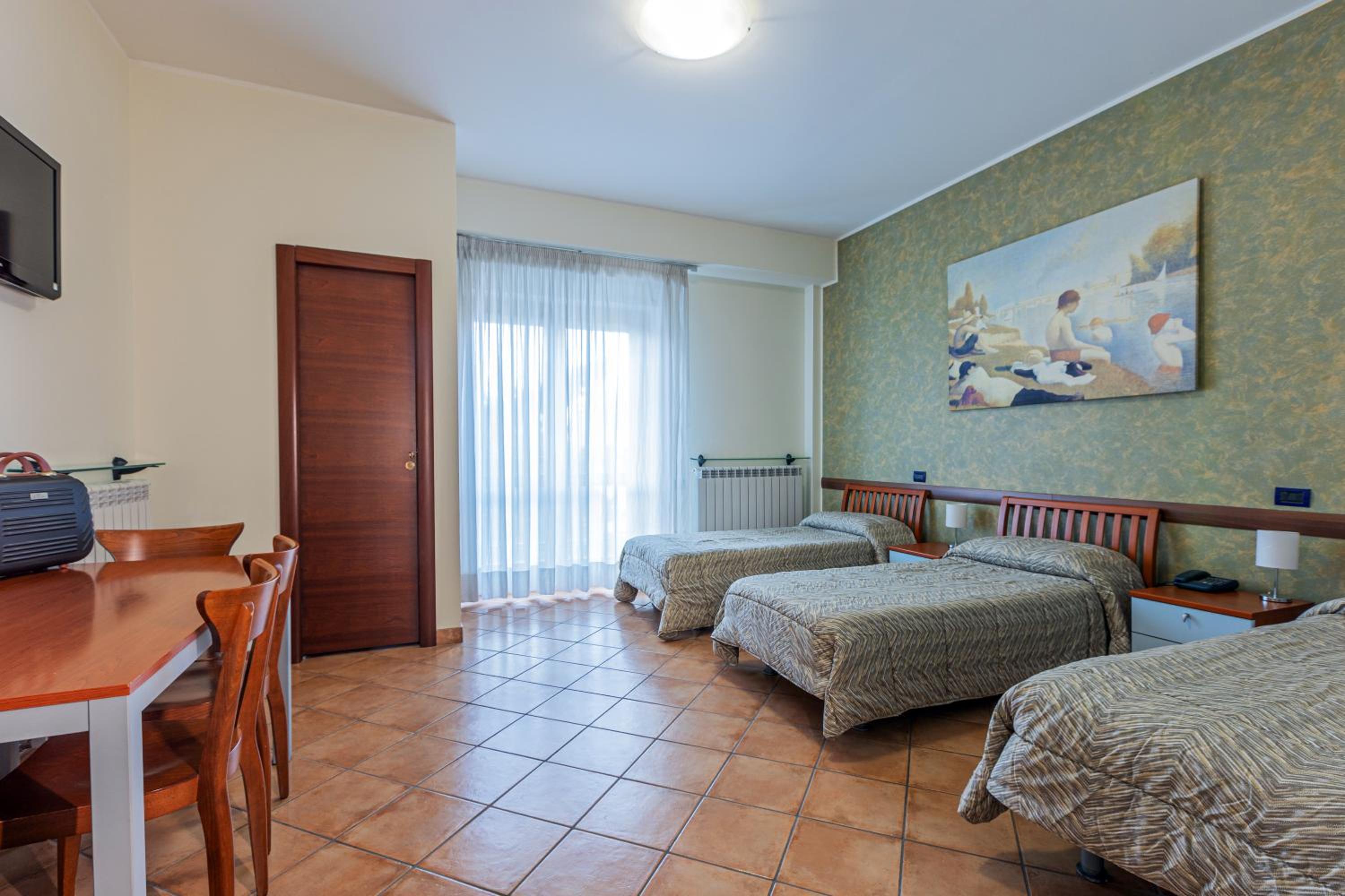 Standard Triple Room photo 2