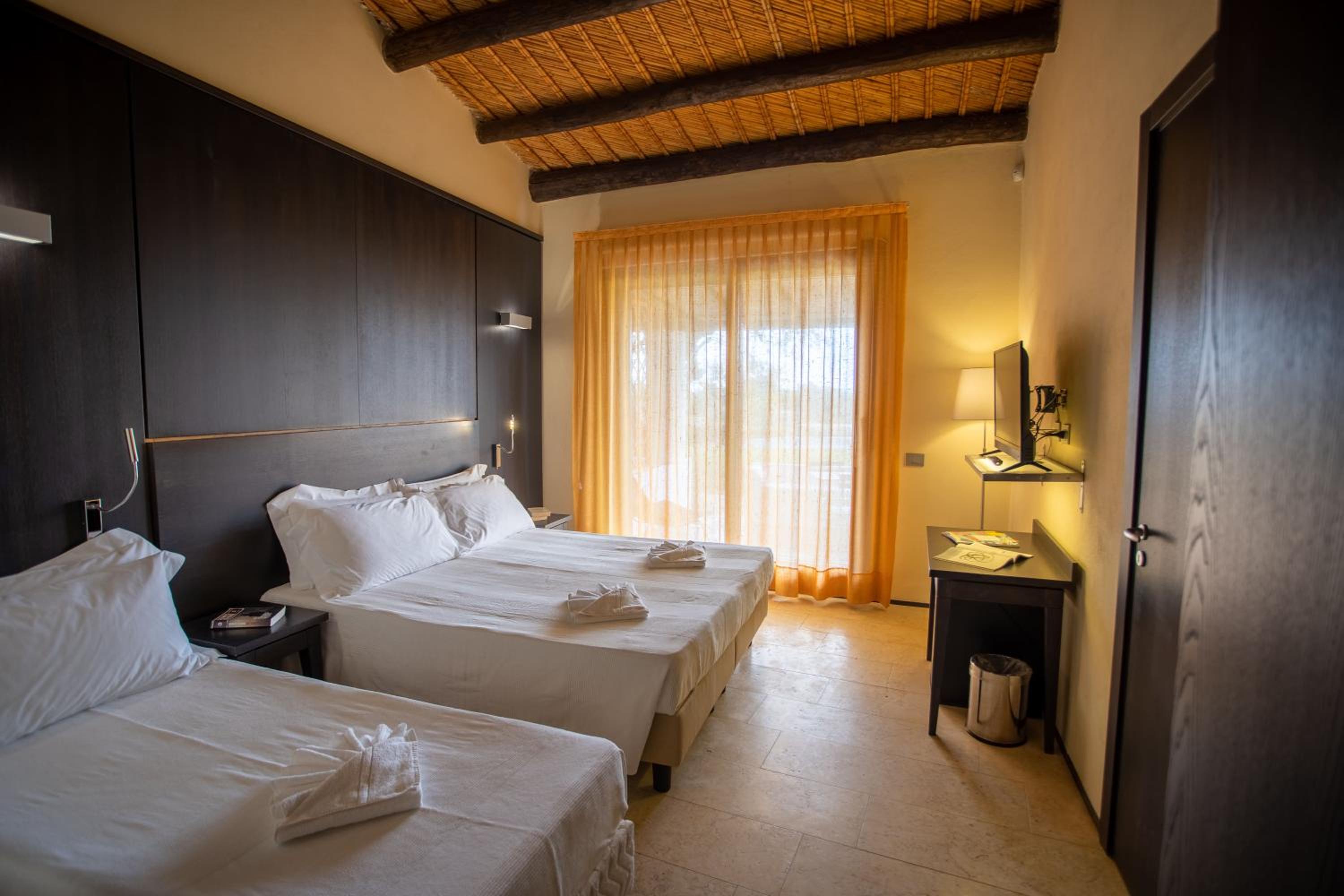 Deluxe Triple Room photo 2