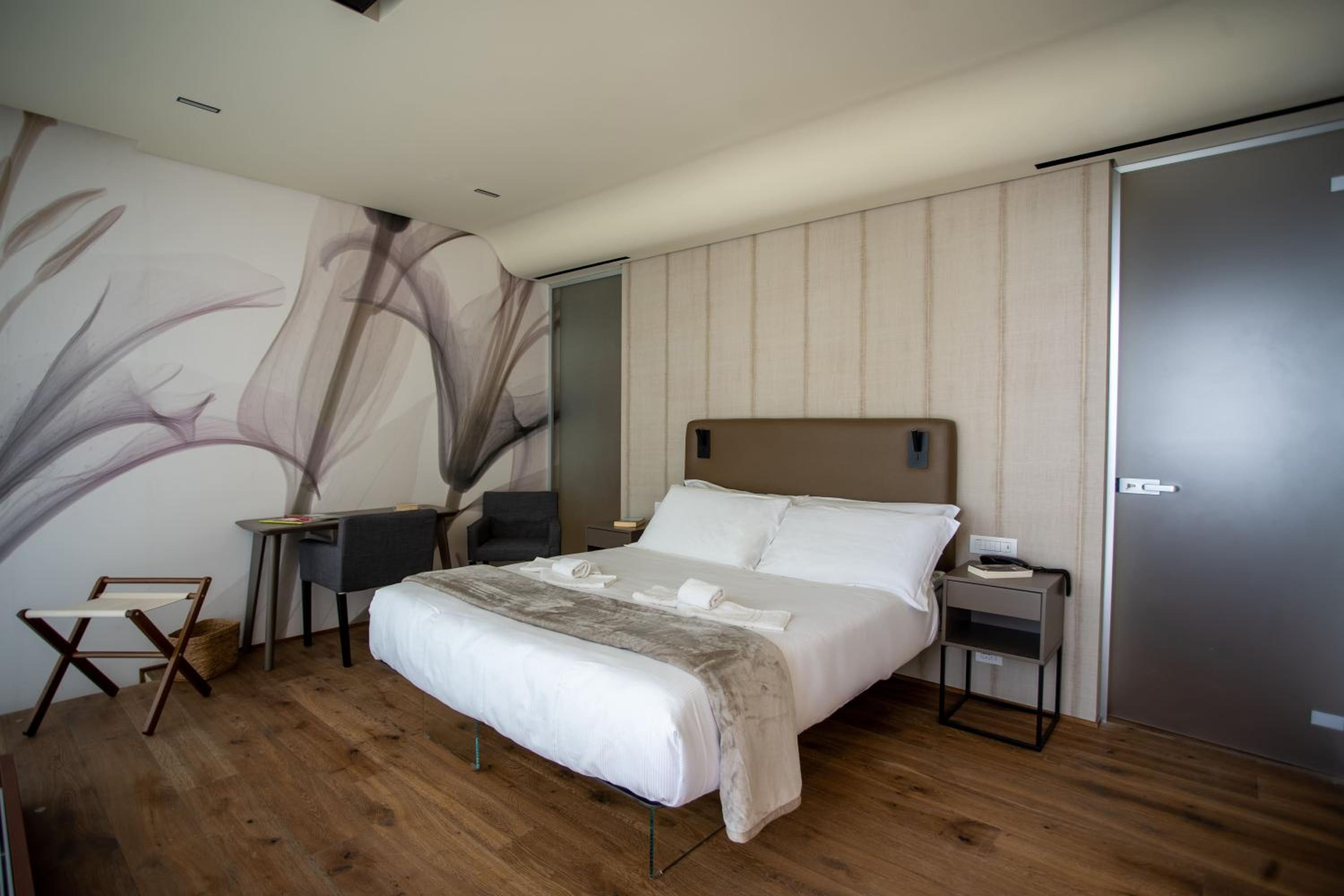 Deluxe Queen Room photo 1