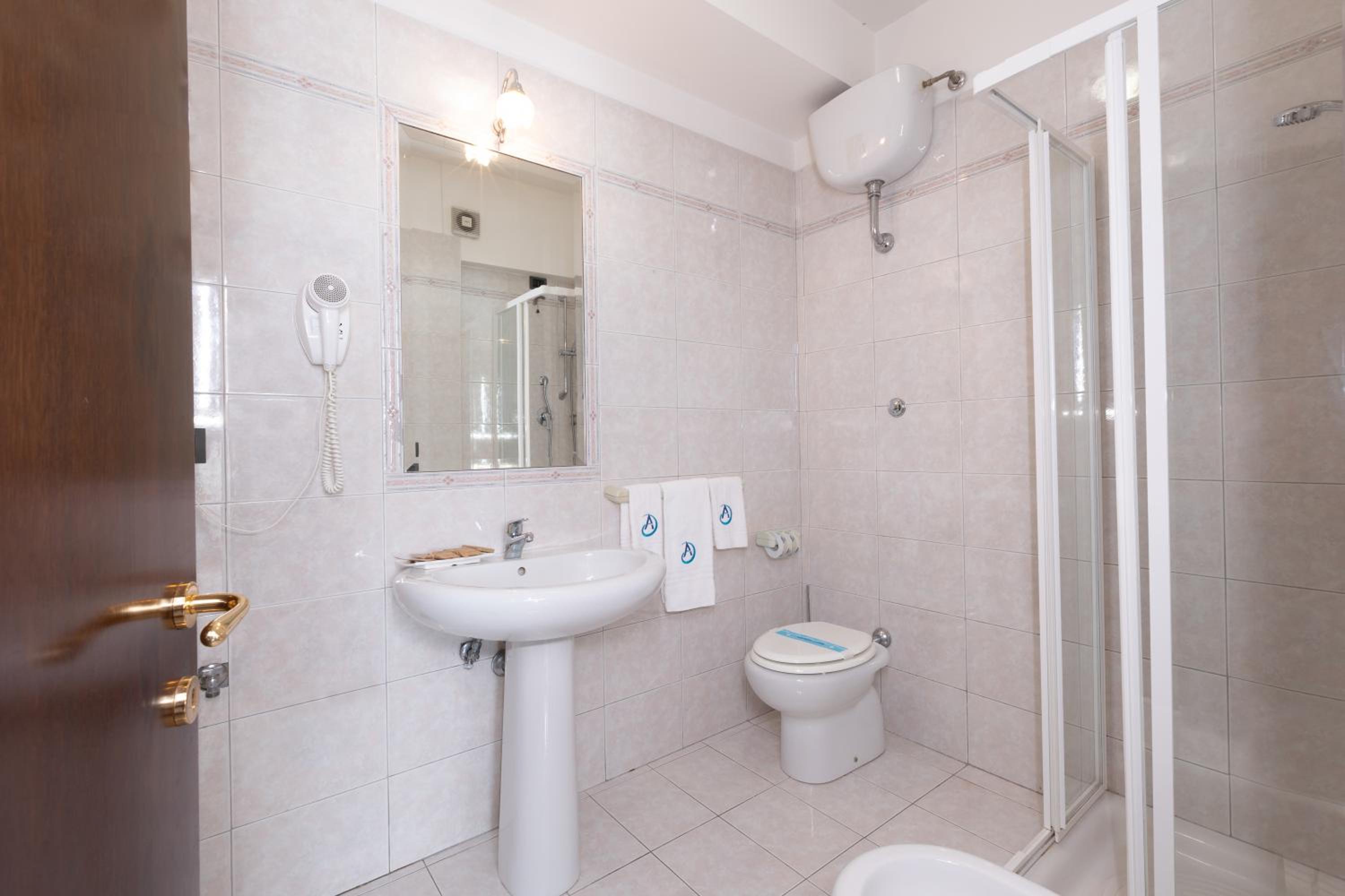 Standard Triple Room photo 3