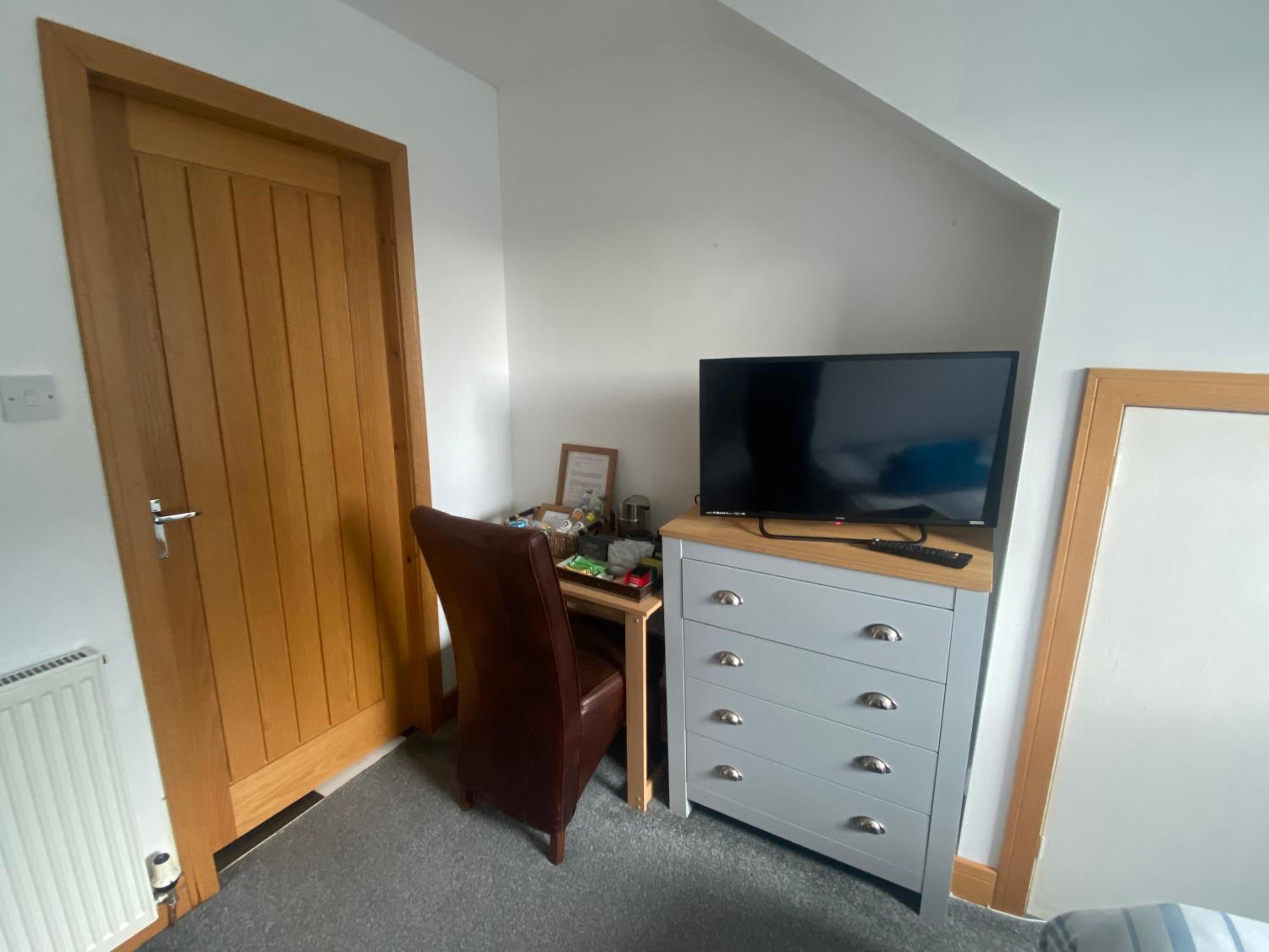 Single Room with Private Bathroom photo 1