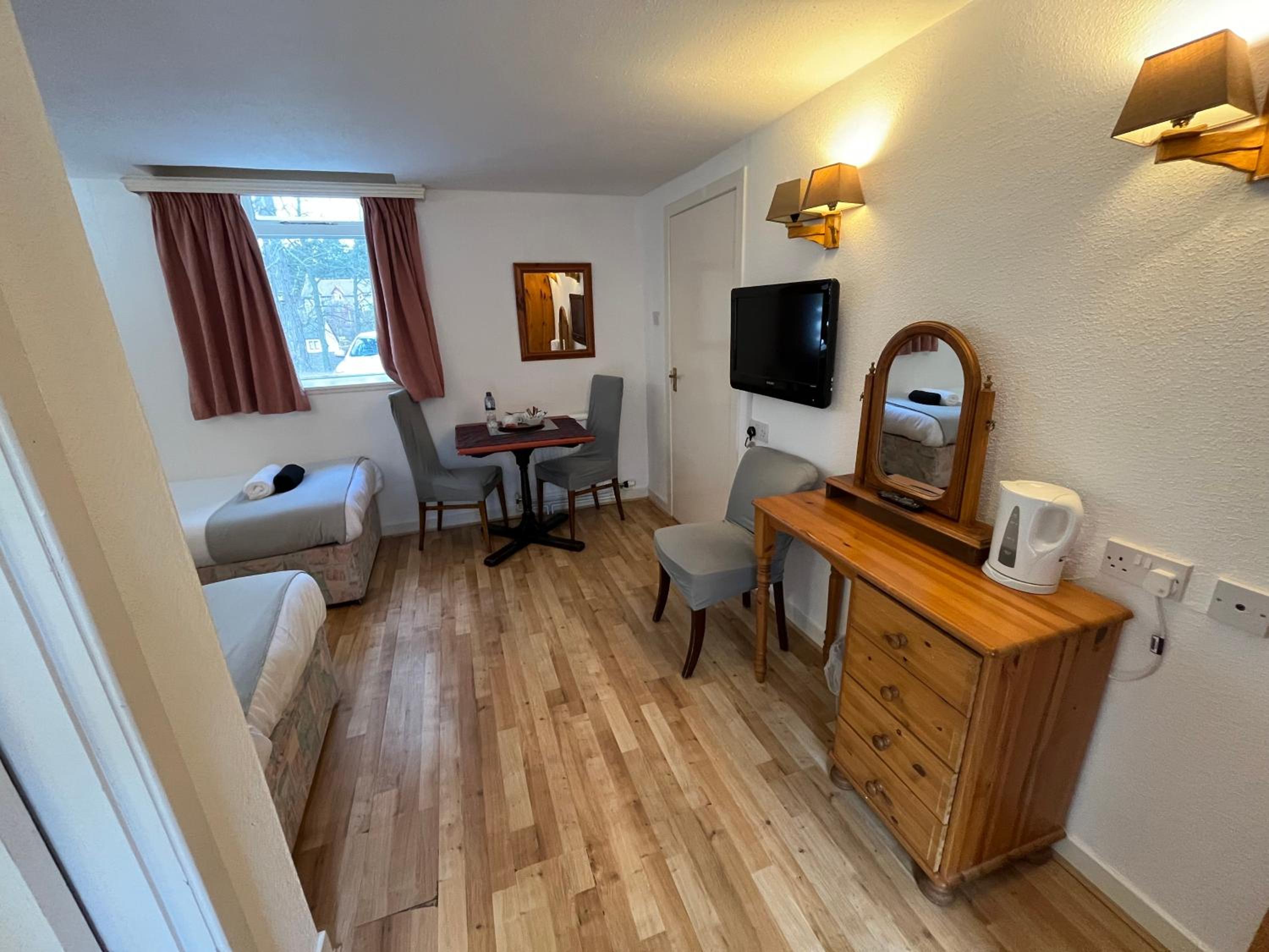 Standard Twin Room - Photo 1
