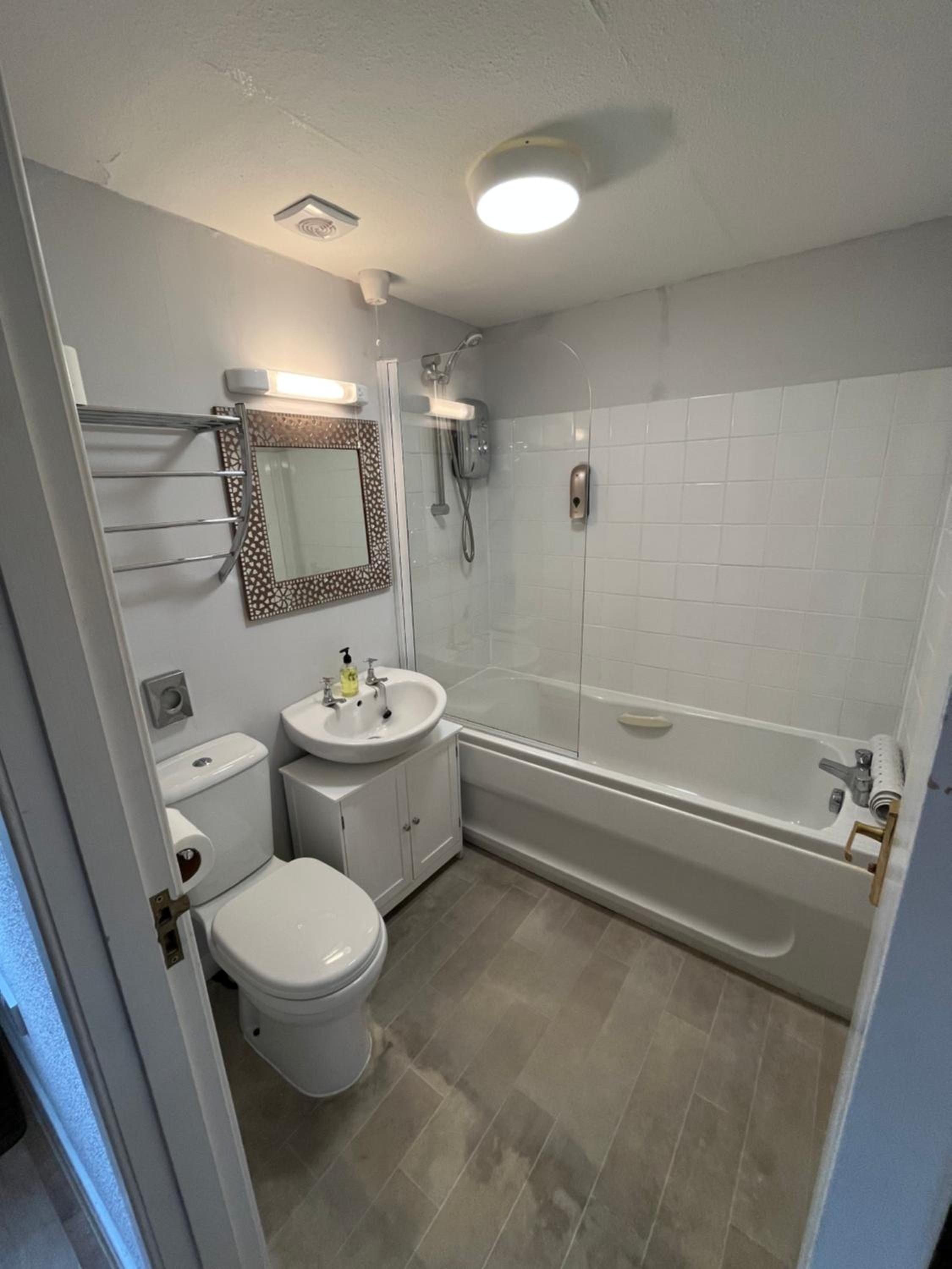 Standard Twin Room - Photo 2