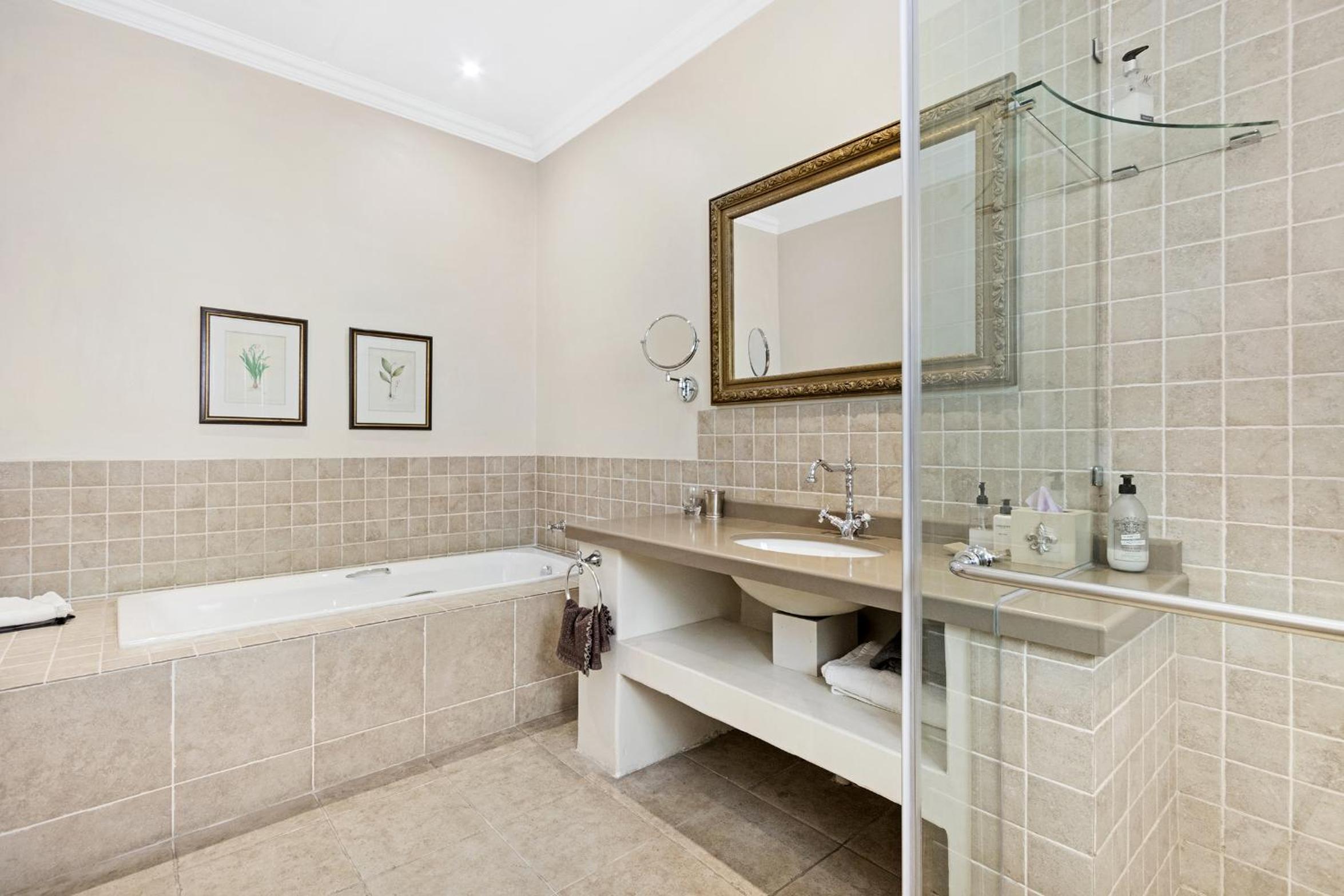 Luxury King Room photo 3