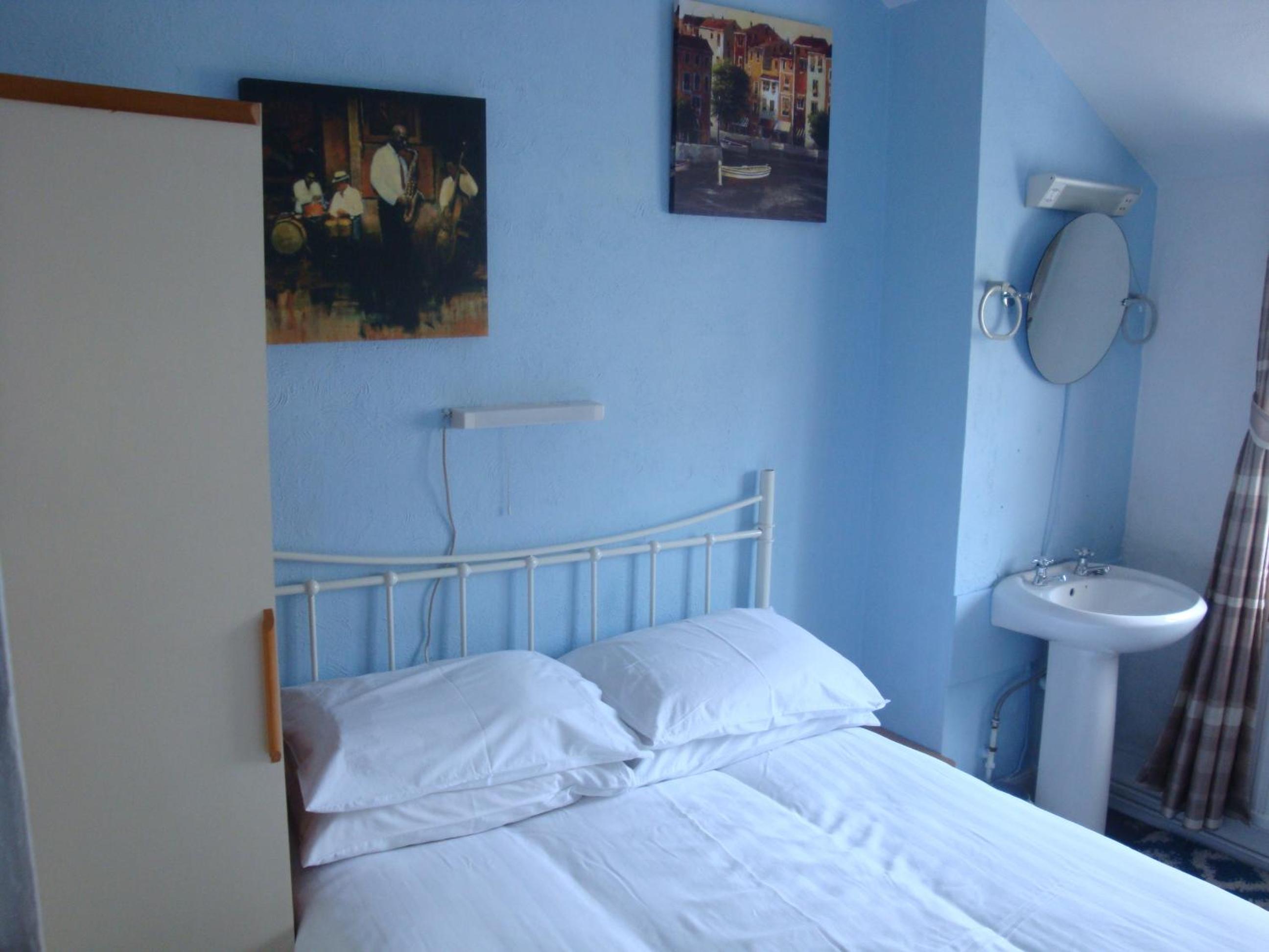 Double Room - Photo 9