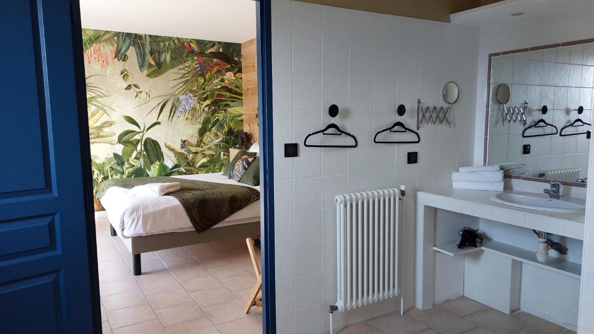 Queen Room - Disability Access photo 1