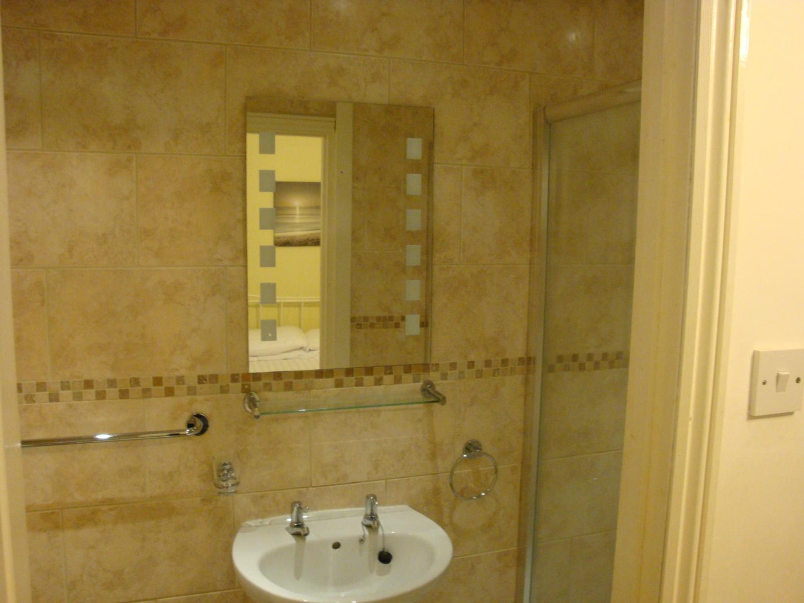 Double Room - Photo 12
