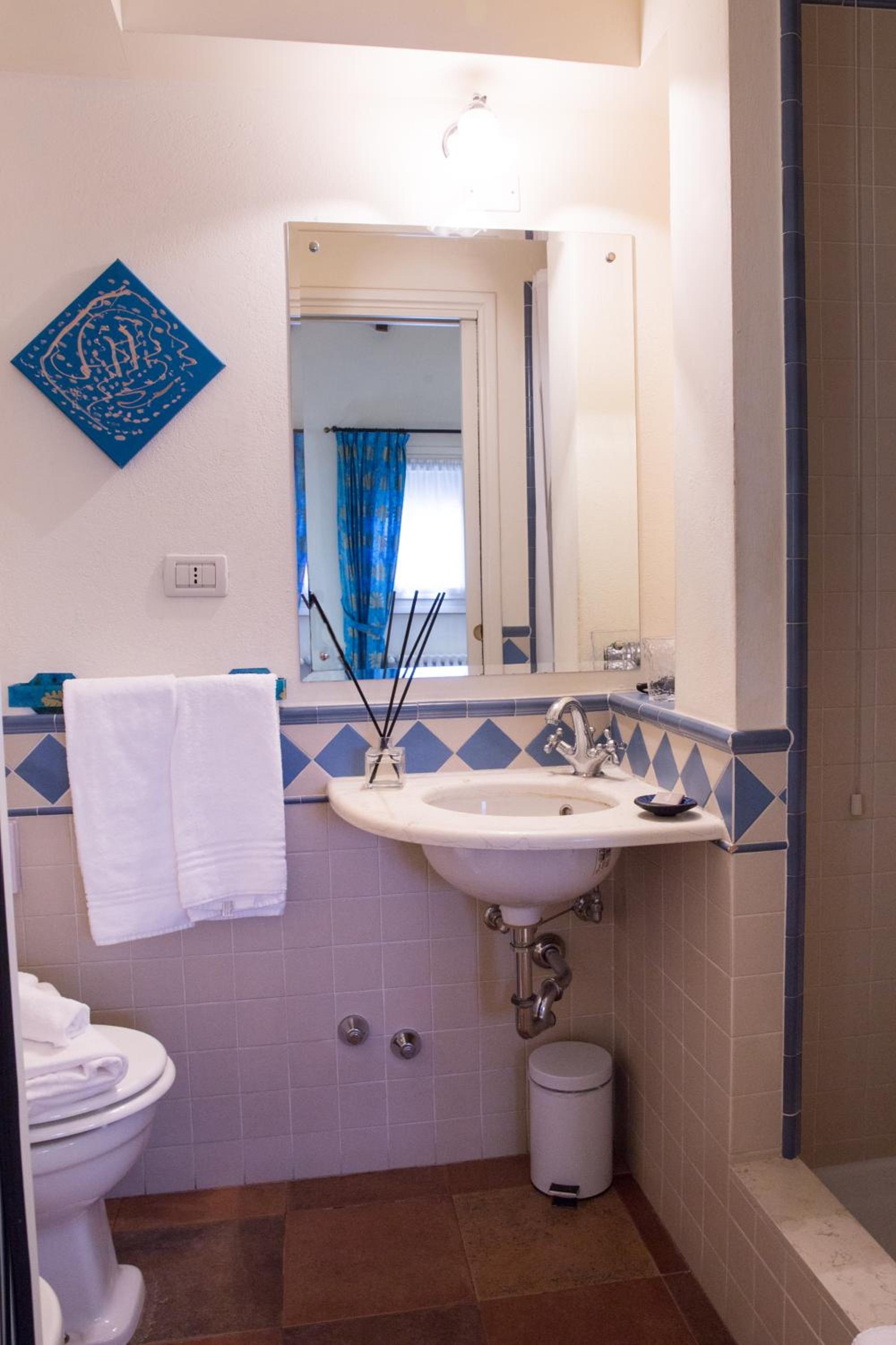 Large Double or Twin Room - Photo 4
