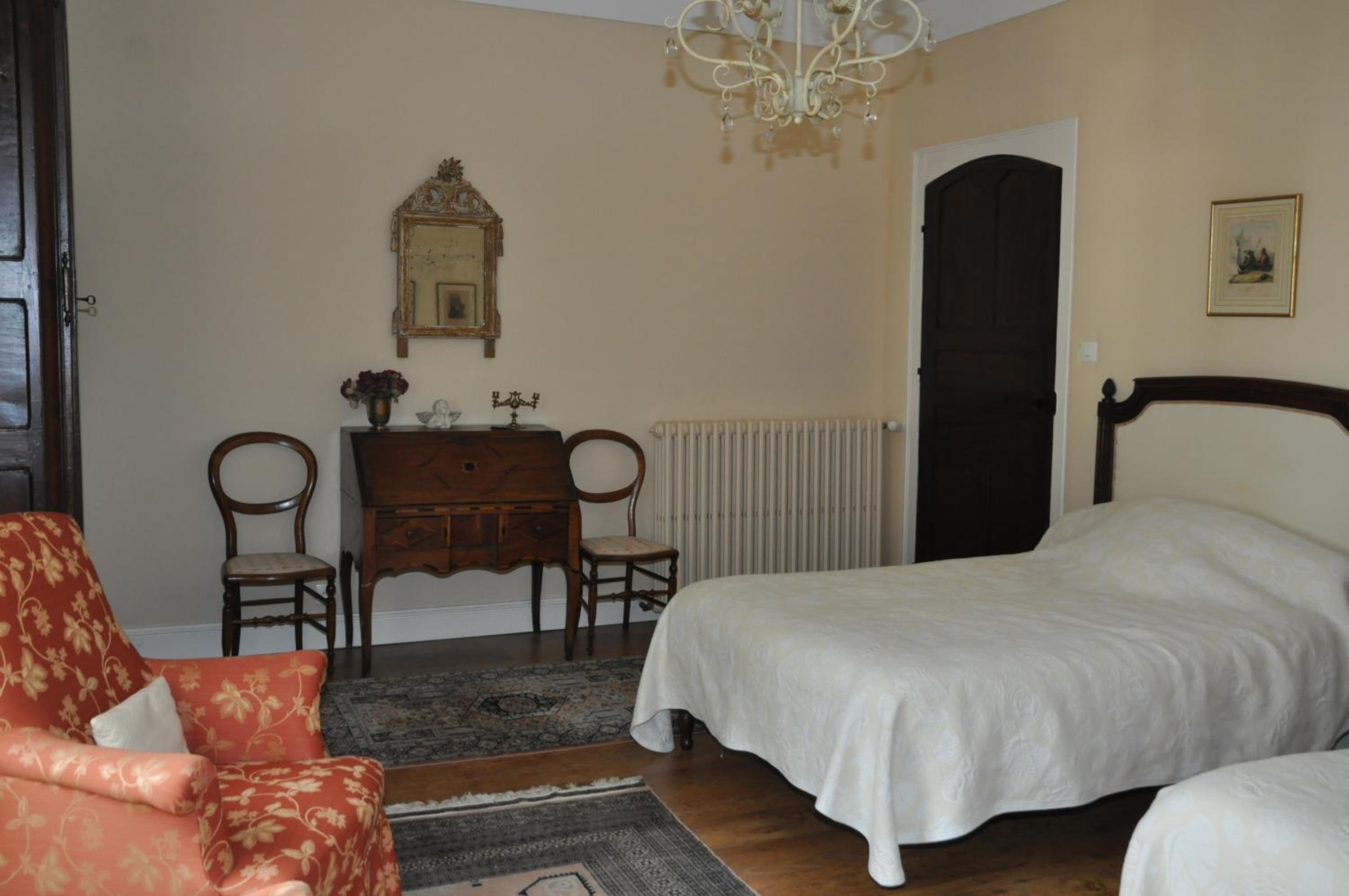 Large Double or Twin Room - Photo 1