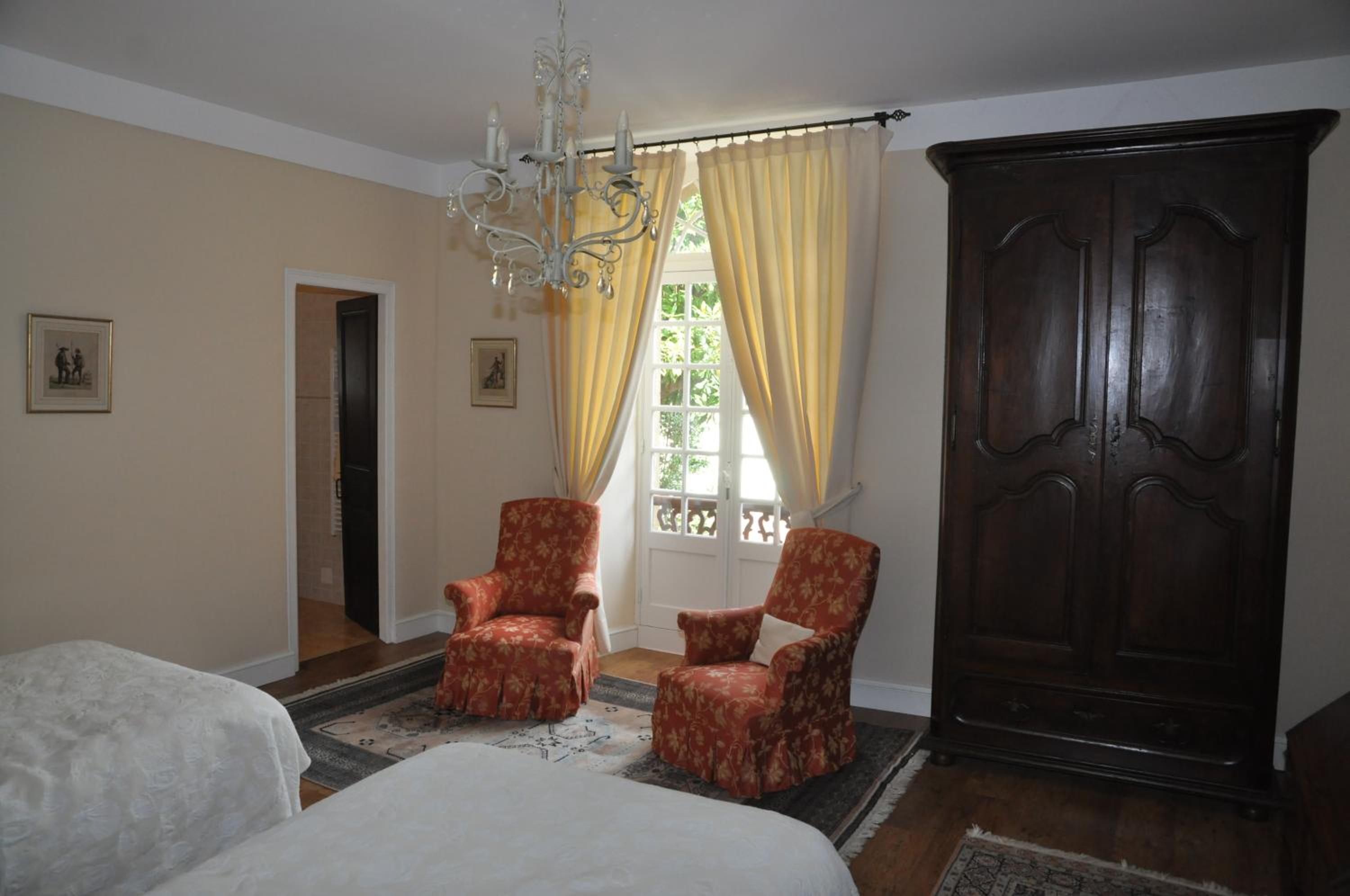 Large Double or Twin Room - Photo 2