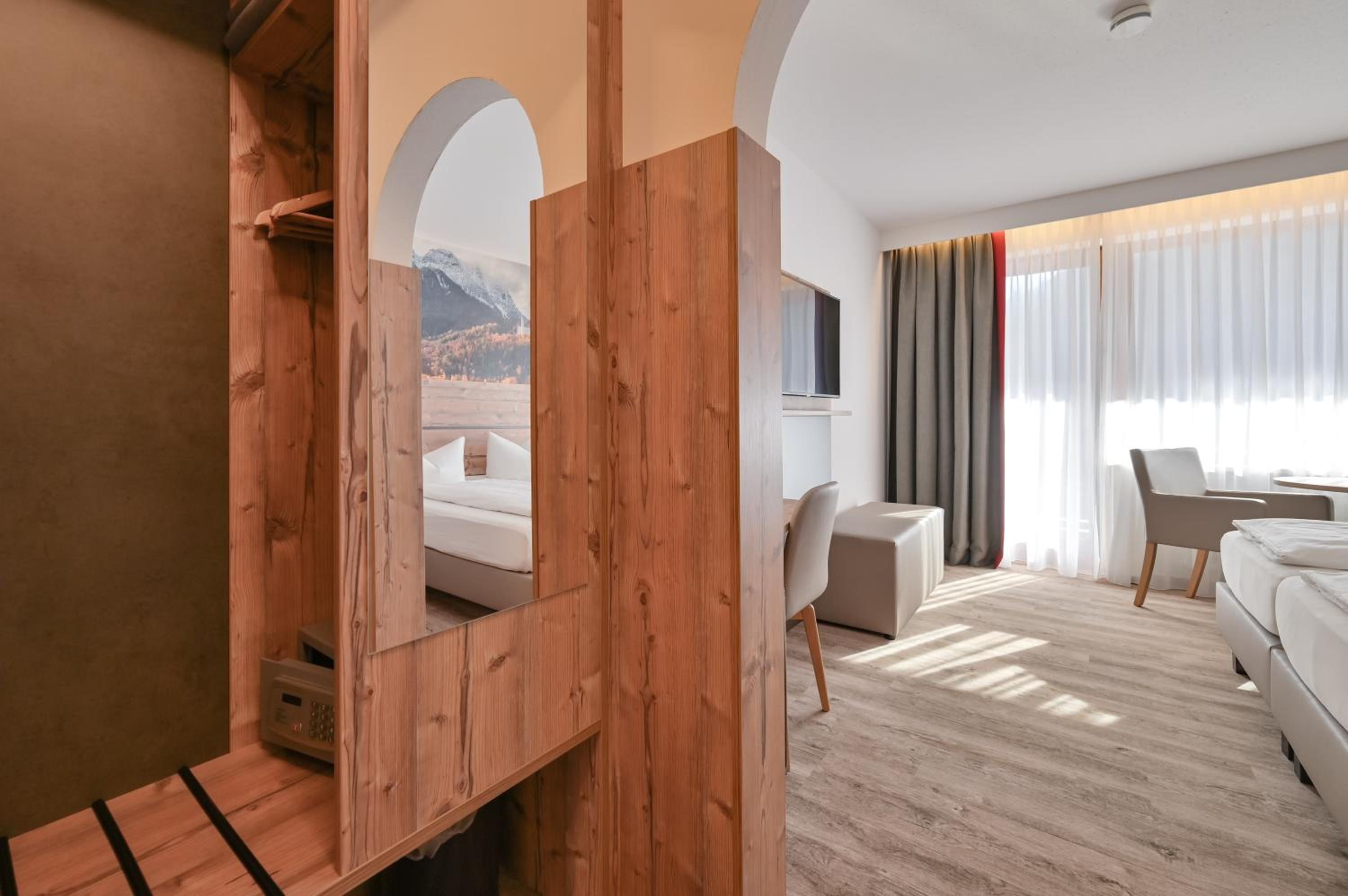 Double Room with Balcony - Photo 8