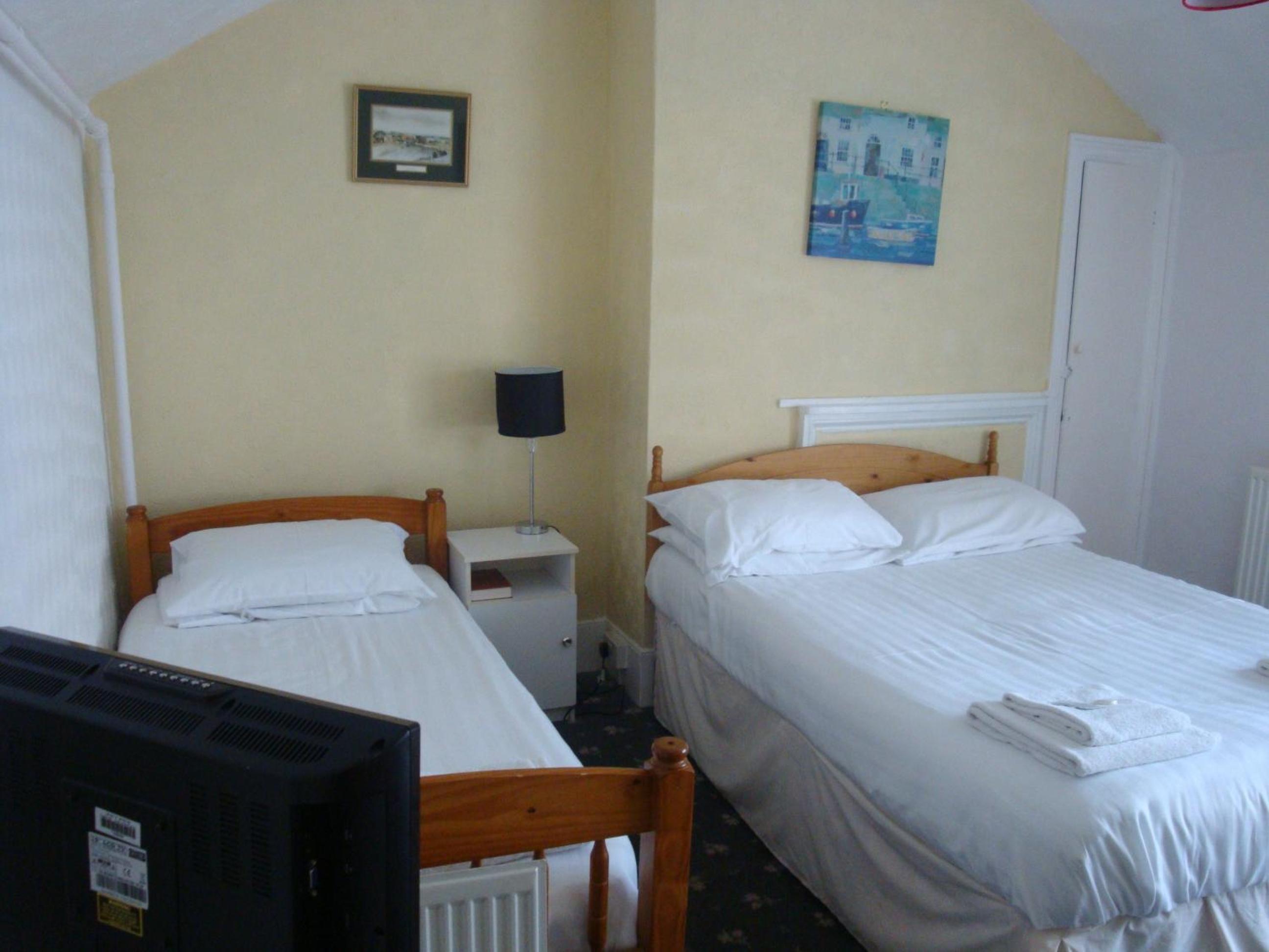 Twin Room - Photo 4