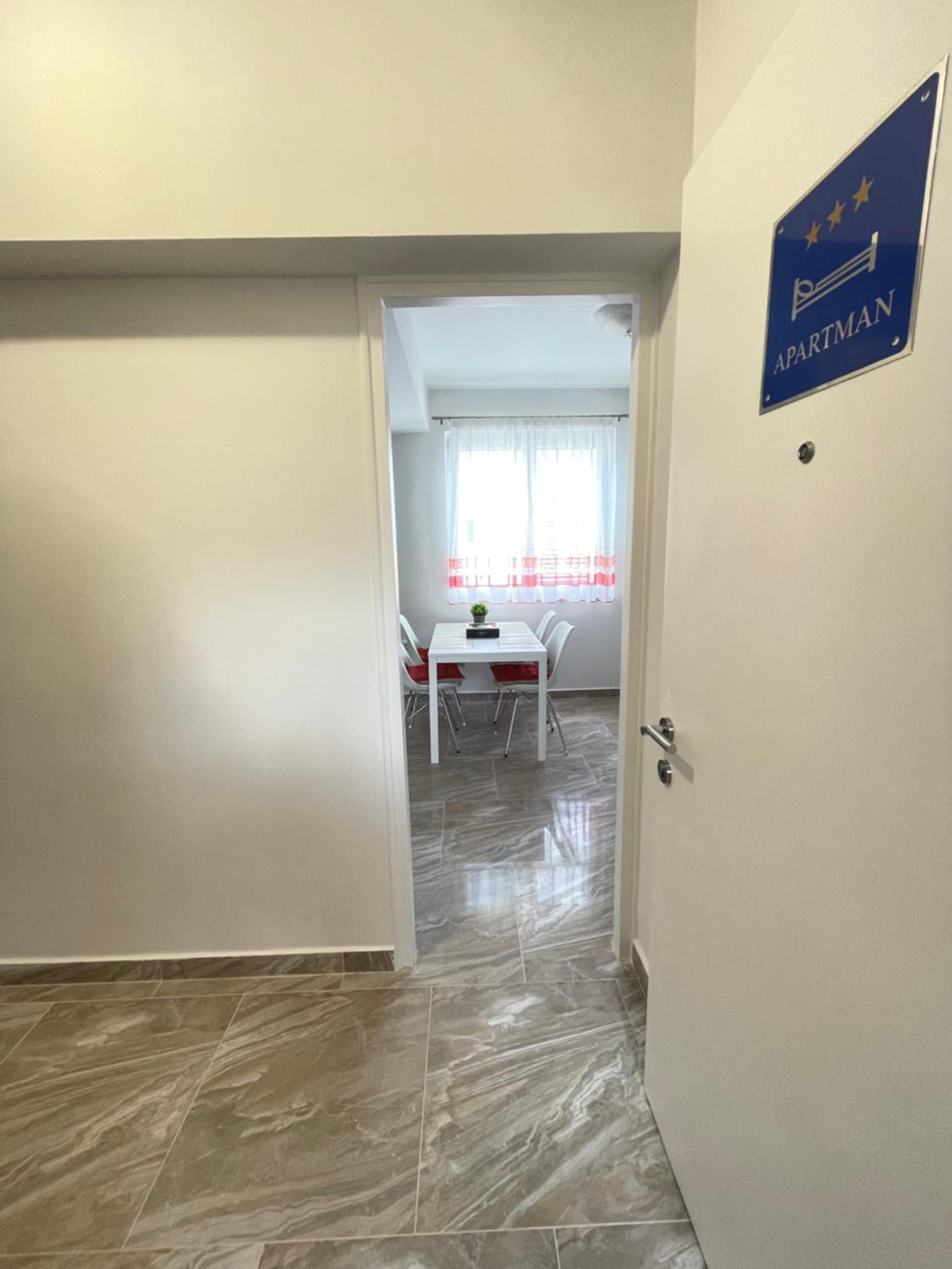 Apartment with Sea View - Photo 5