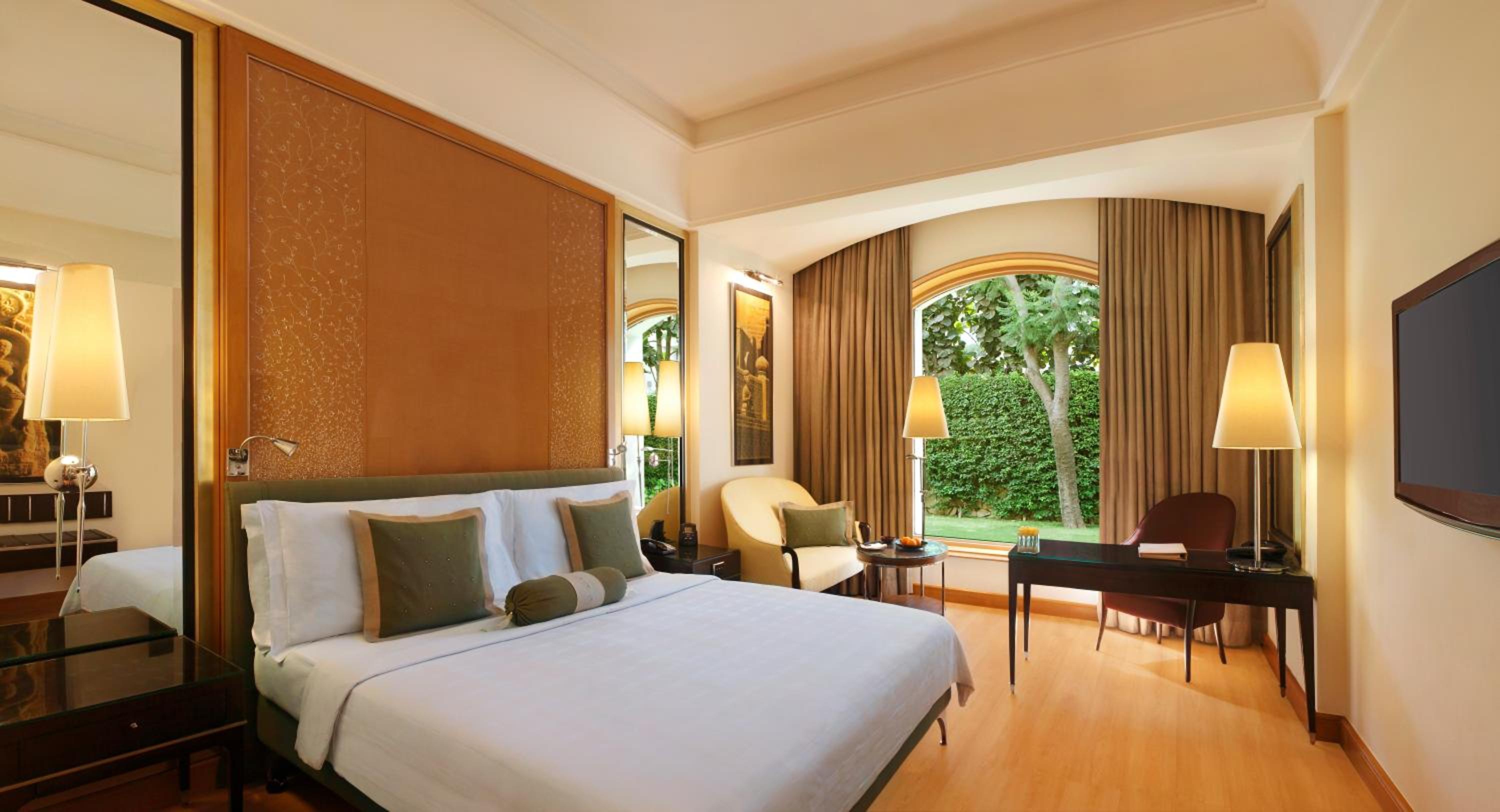 Superior Garden View Room - King
