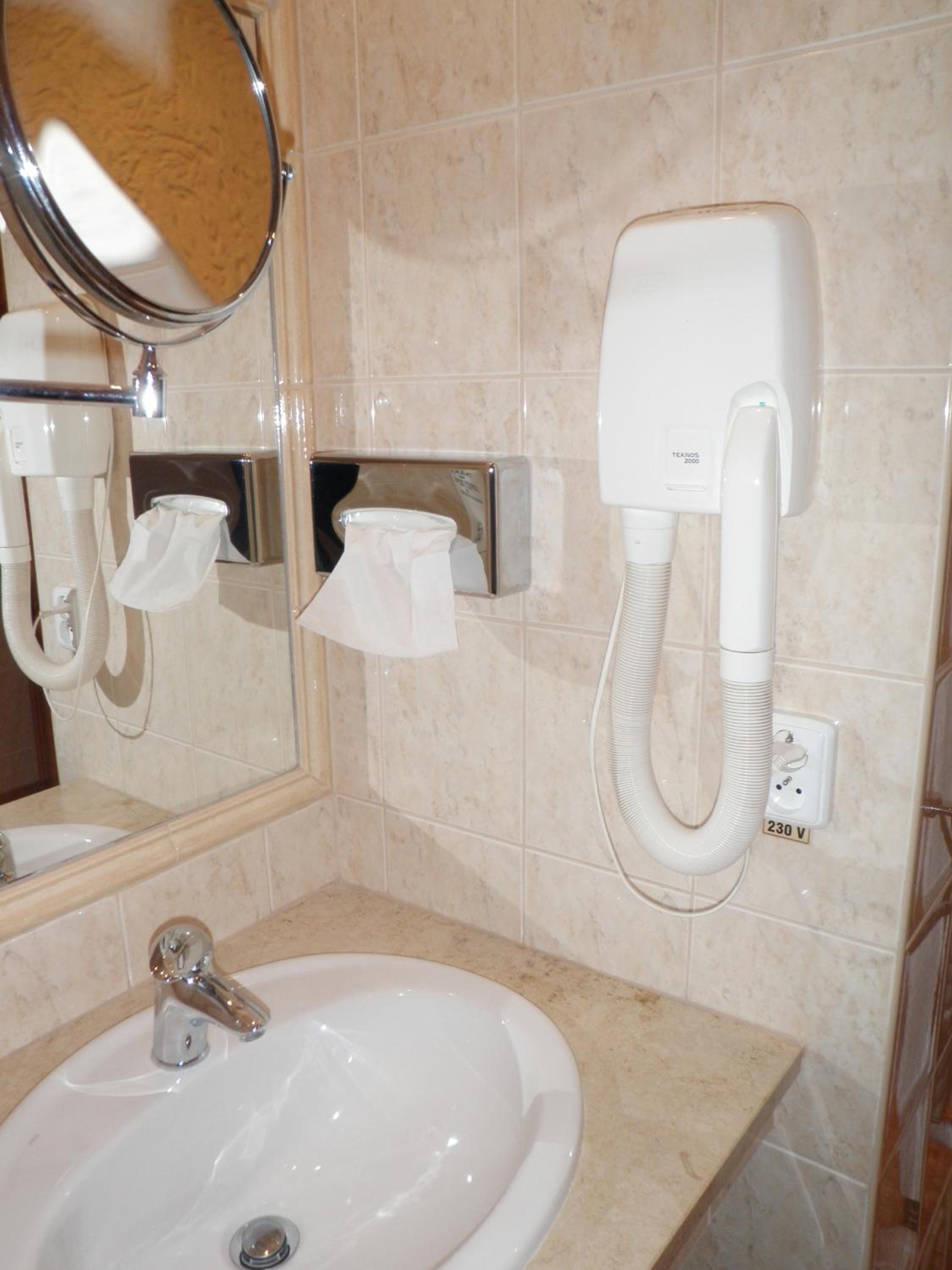 Suite - Photo 3