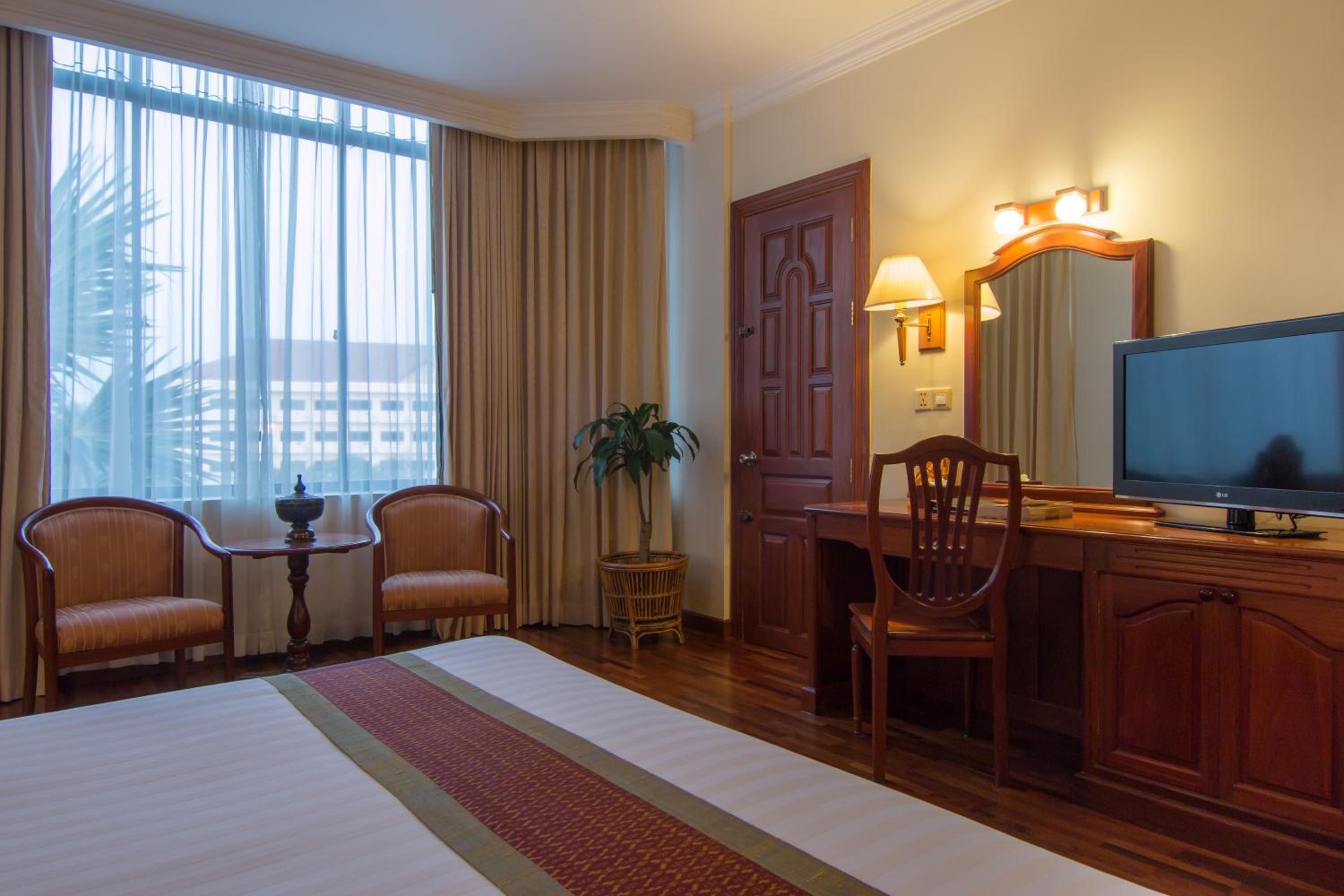 Deluxe Family Room - Photo 7